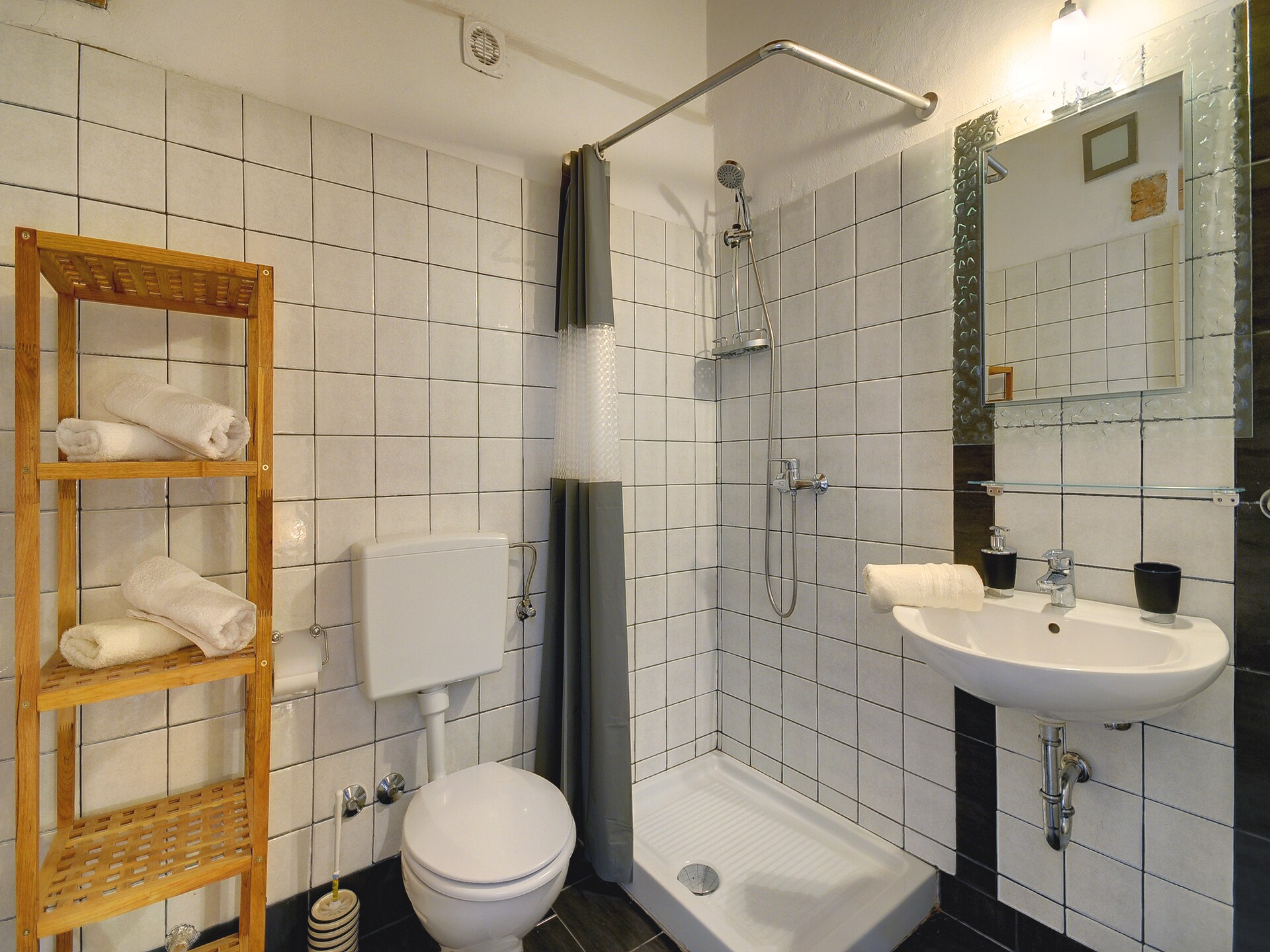 10-persoons vakantiehuis met privézwembad in Batlug - foto 35