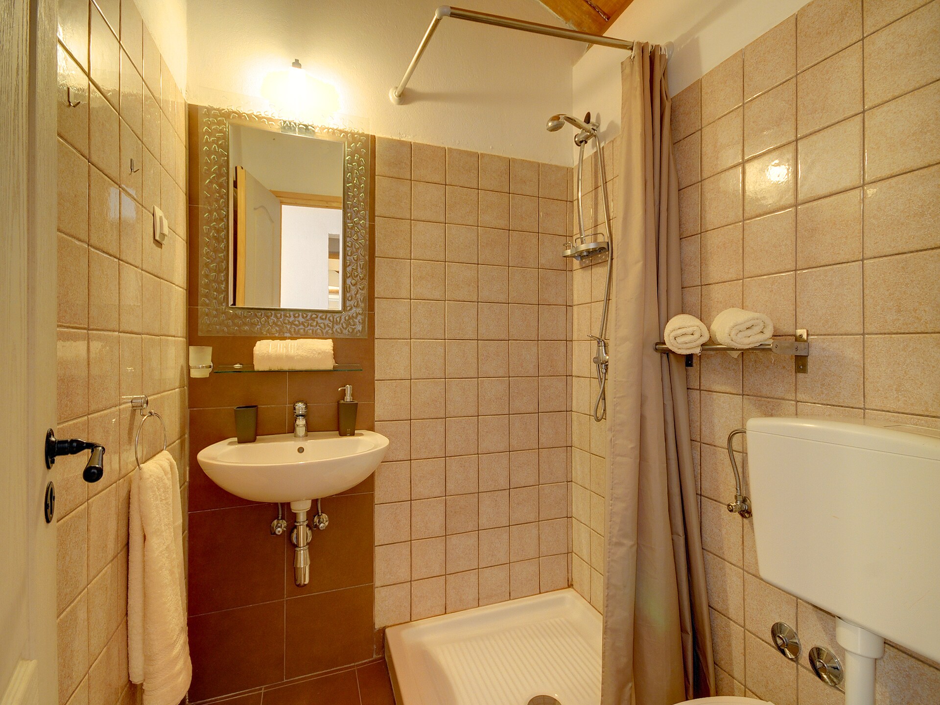 10-persoons vakantiehuis met privézwembad in Batlug - foto 37