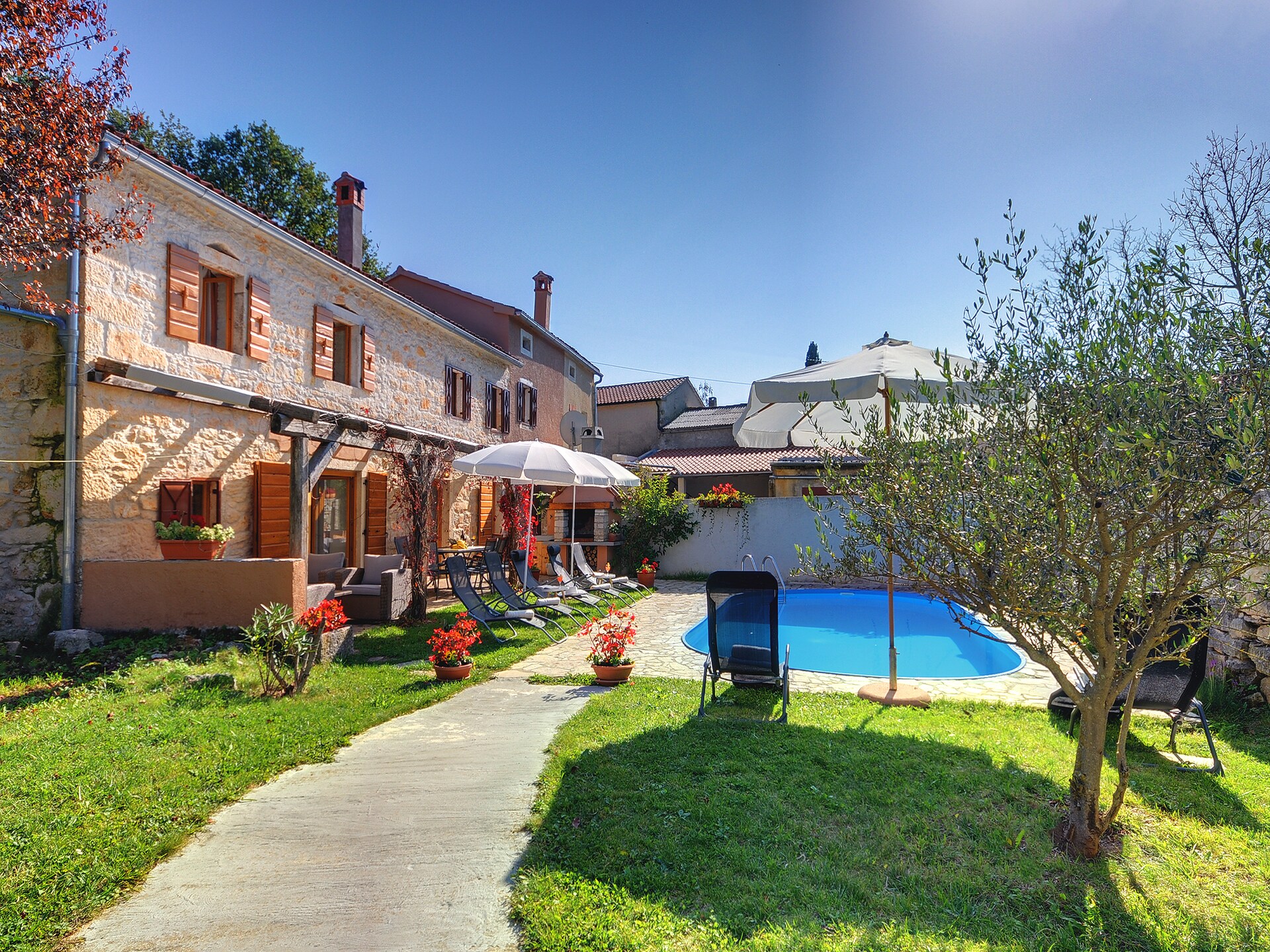 10-persoons vakantiehuis met privézwembad in Batlug - foto 1