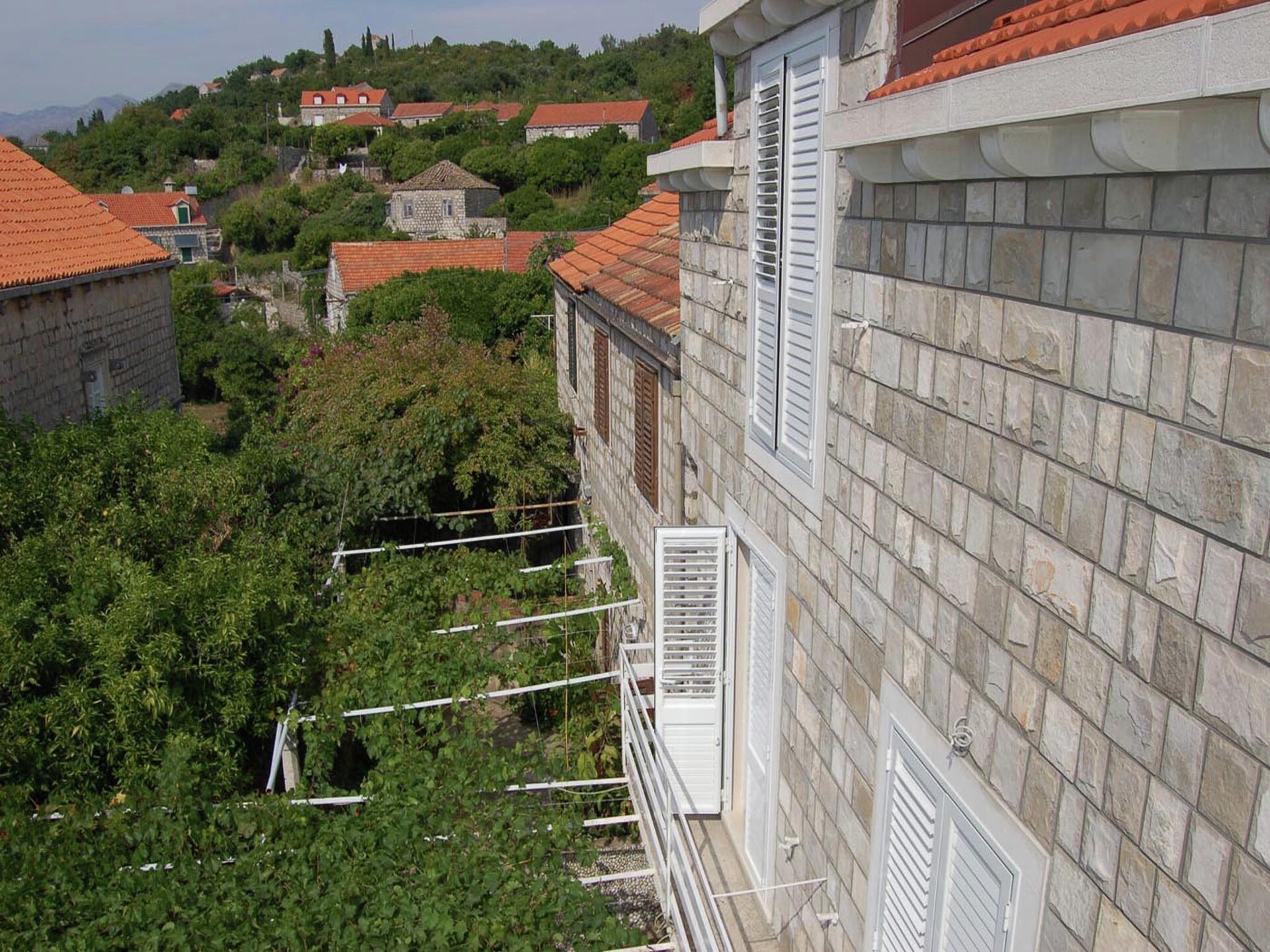 Ruim eilandappartement op Lopud met dakterras en zeezicht - foto 1