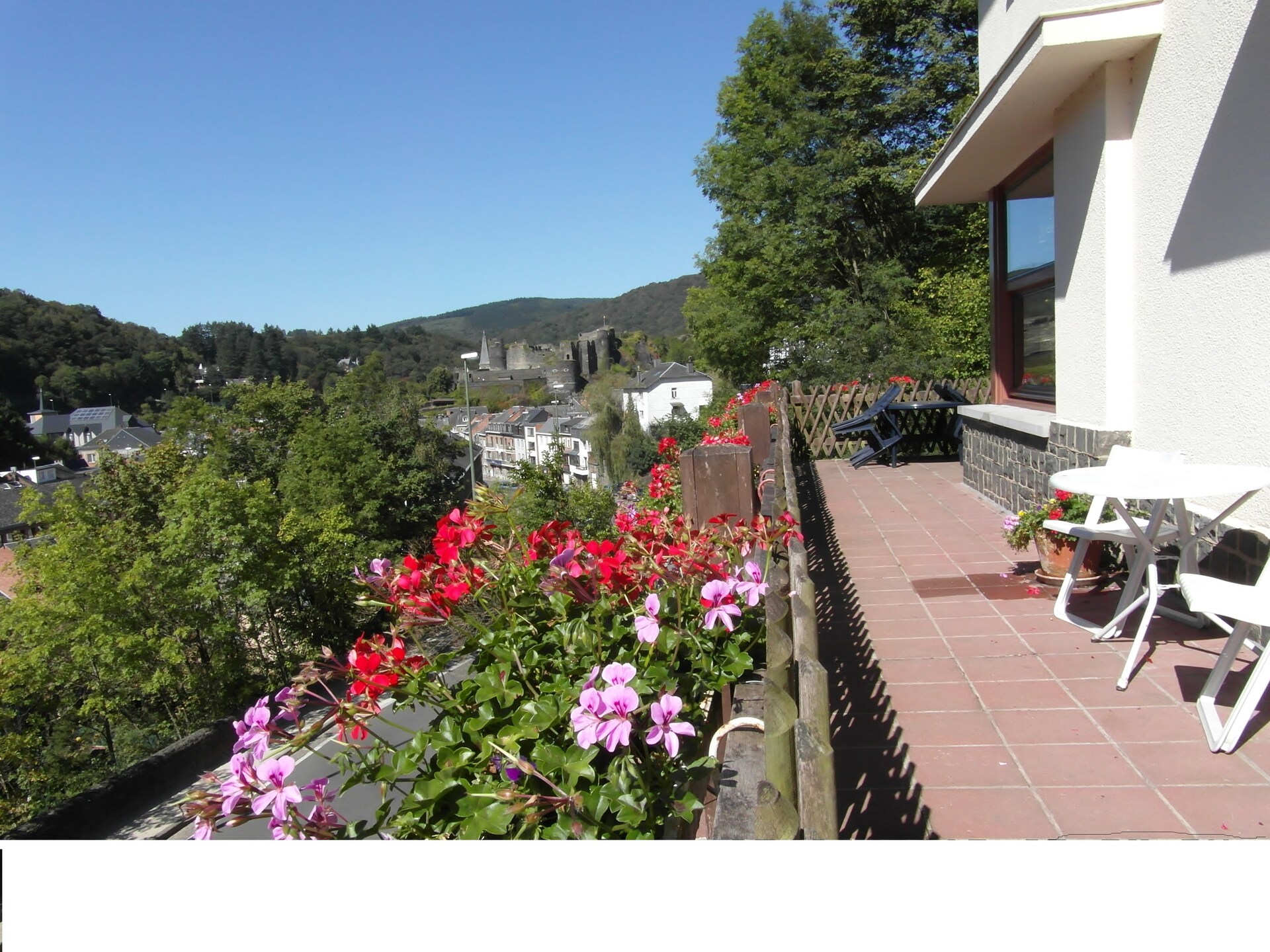 Ruim vakantiehuis met 5 slaapkamers en panoramisch uitzicht in La Roche-en-Ardenne - foto 39