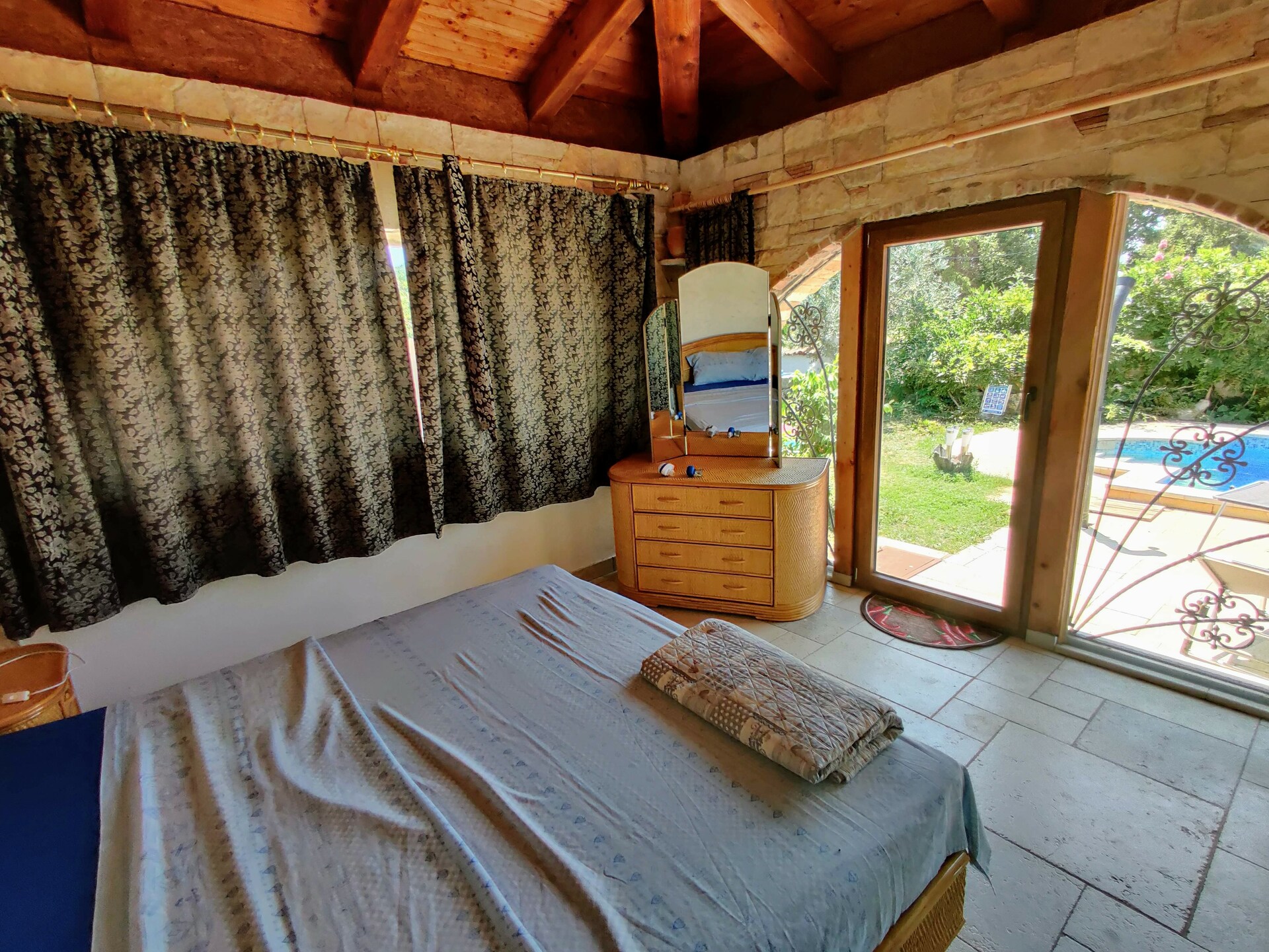 Ruim vakantiehuis met privézwembad in Sisan, op 3 km van strand - foto 5