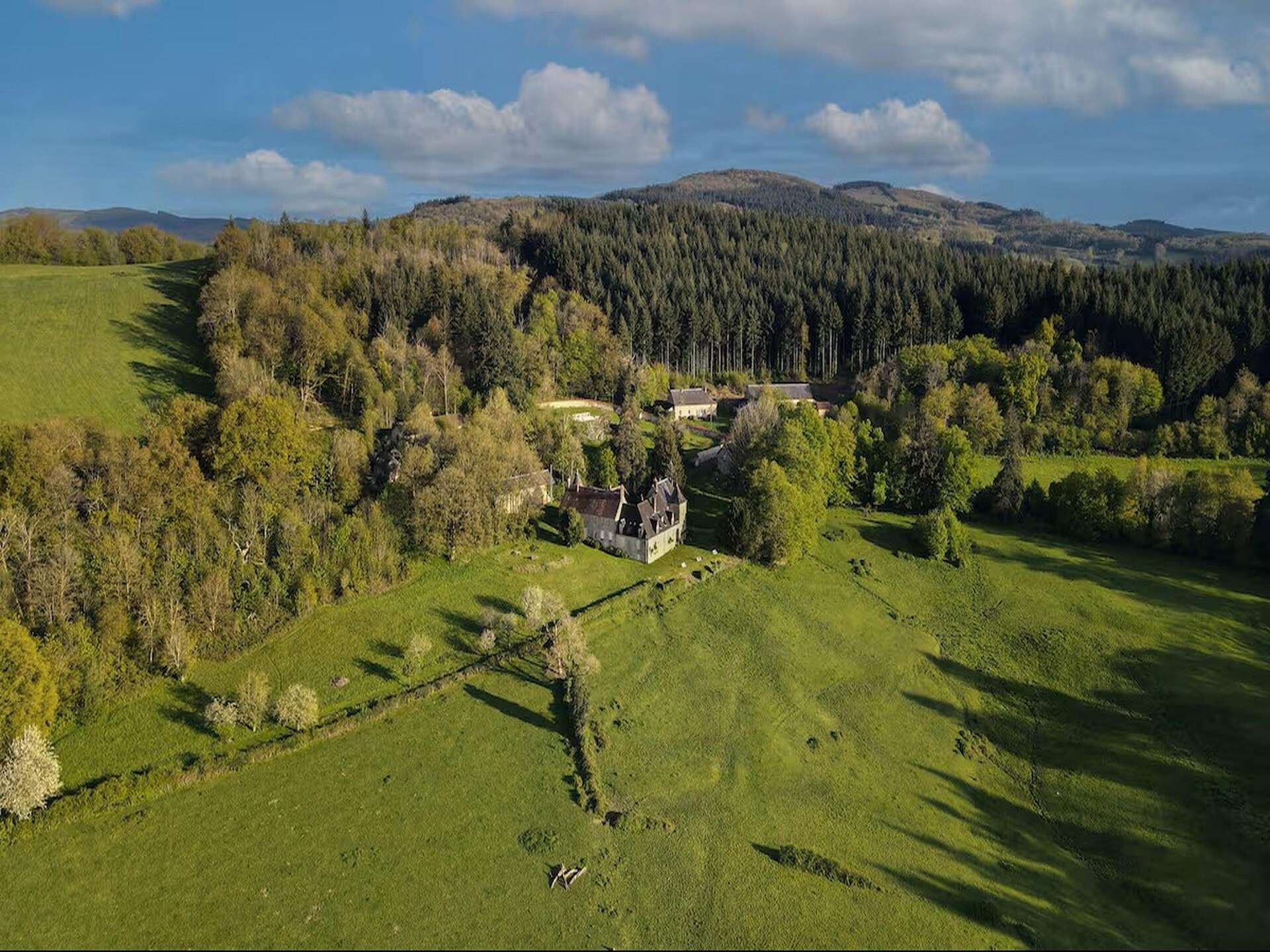 Torensuite in 15e-eeuws kasteel in de Morvan, eigen terras met uitzicht - foto 14