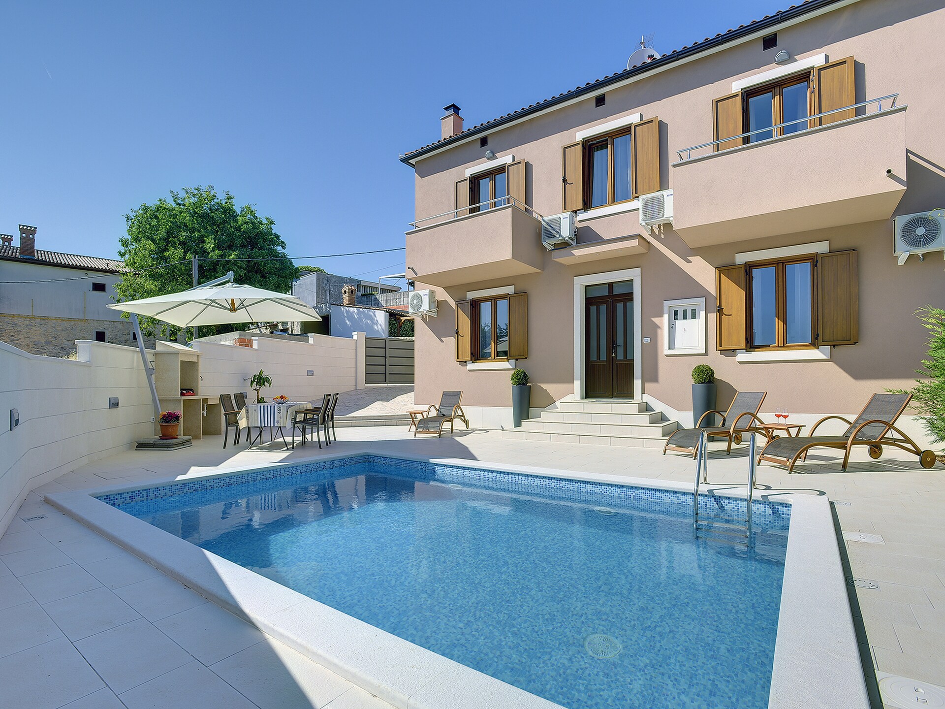 Moderne villa met privézwembad op 1 km van zee in Ližnjan - foto 2