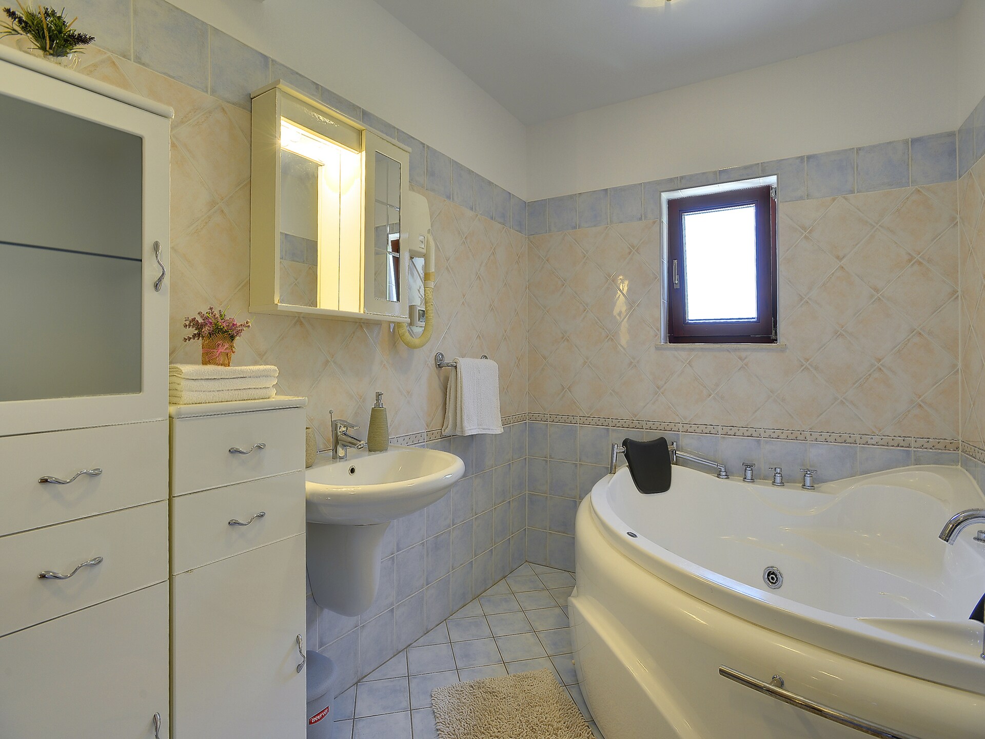 Villa Nina: Omheinde oase met zwembad op 900m van strand in Medulin - foto 24