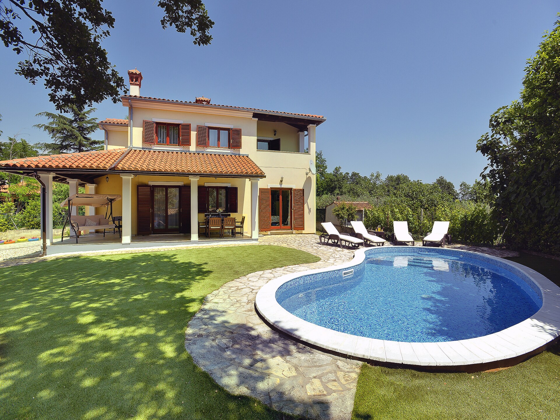 Villa Nina: Omheinde oase met zwembad op 900m van strand in Medulin - foto 2