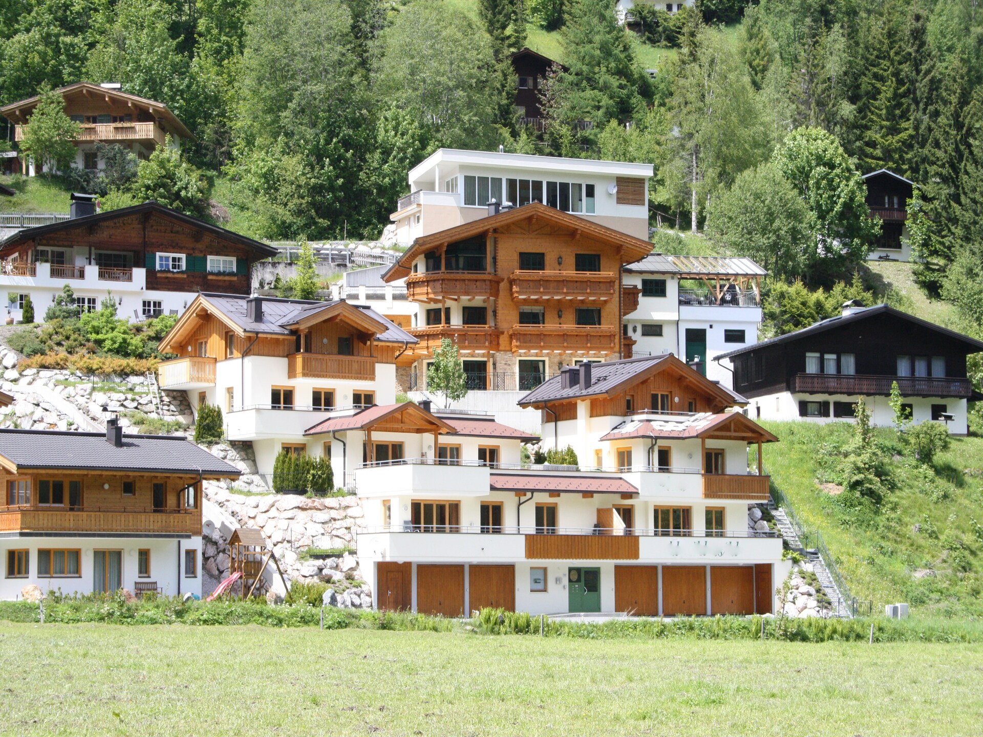 Ruim 14-persoons chalet aan de piste in Saalbach-Hinterglemm met bergzicht - foto 8