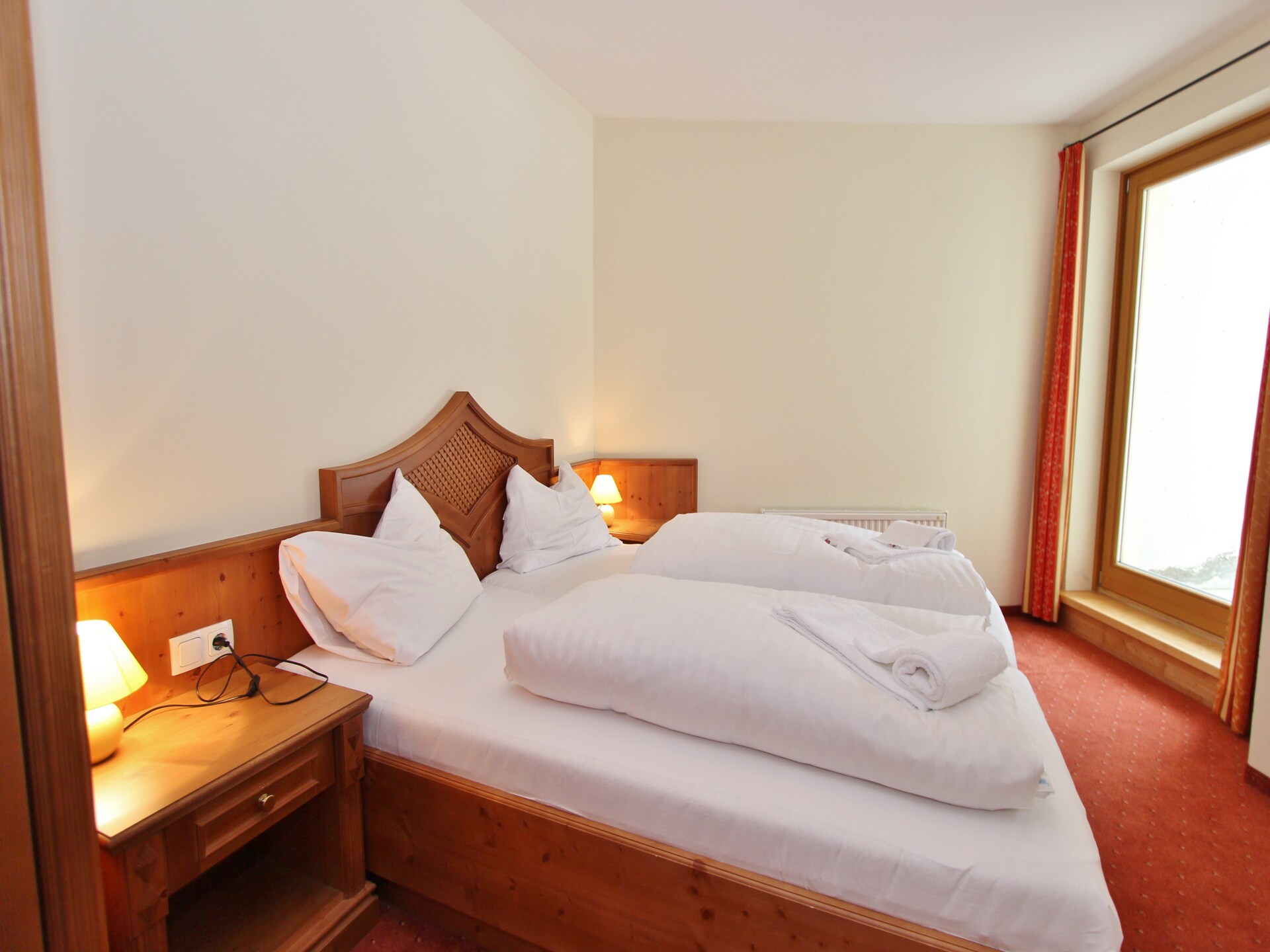 Ruim 14-persoons chalet aan de piste in Saalbach-Hinterglemm met bergzicht - foto 15