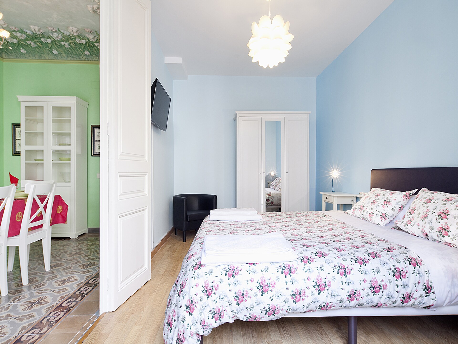 Authentiek Appartement aan Rambla Paris, 4 Slaapkamers, Vlakbij Zee - foto 12