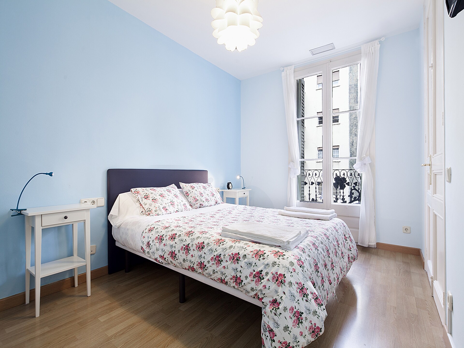 Authentiek Appartement aan Rambla Paris, 4 Slaapkamers, Vlakbij Zee - foto 13
