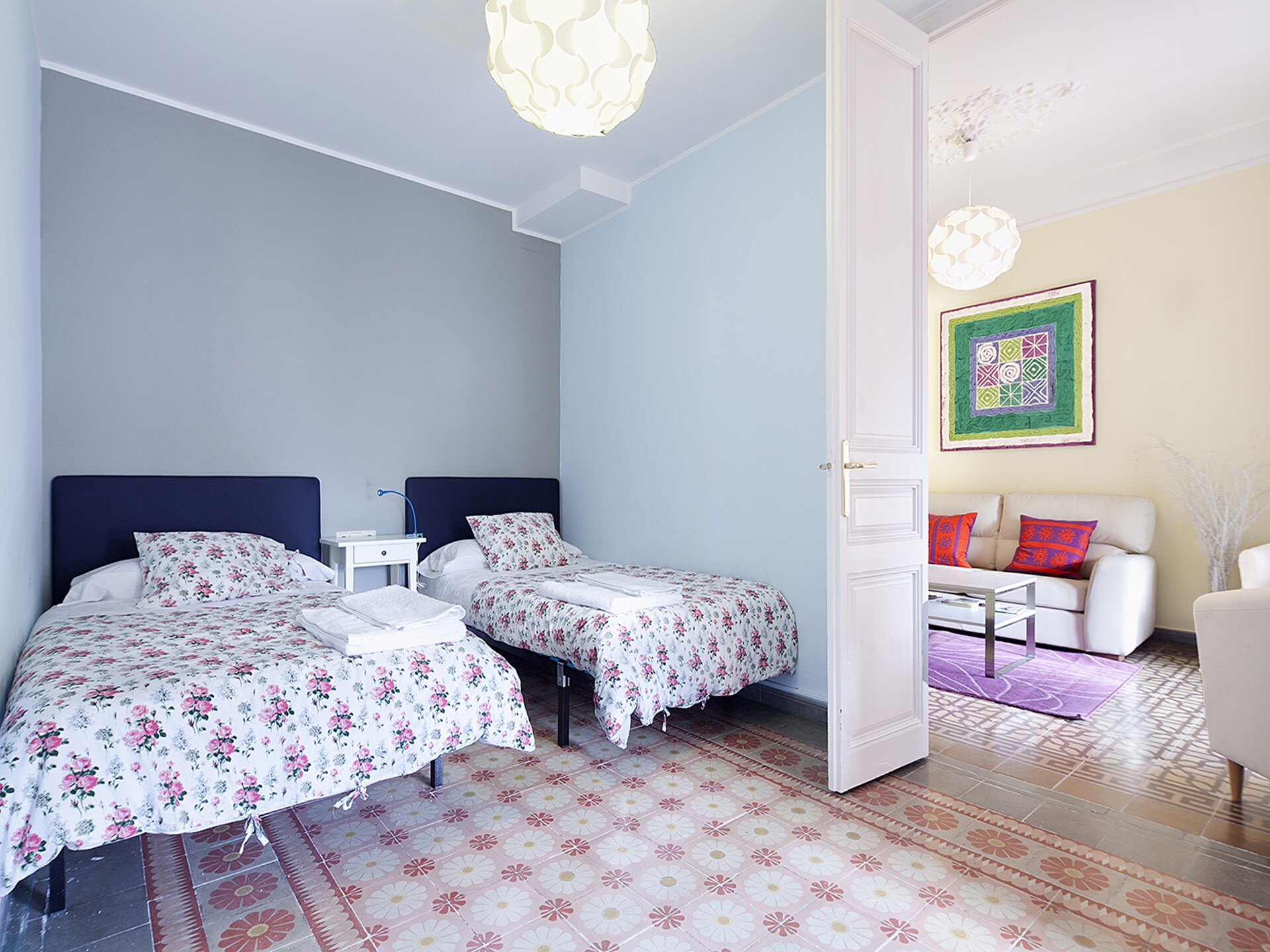 Authentiek Appartement aan Rambla Paris, 4 Slaapkamers, Vlakbij Zee - foto 14