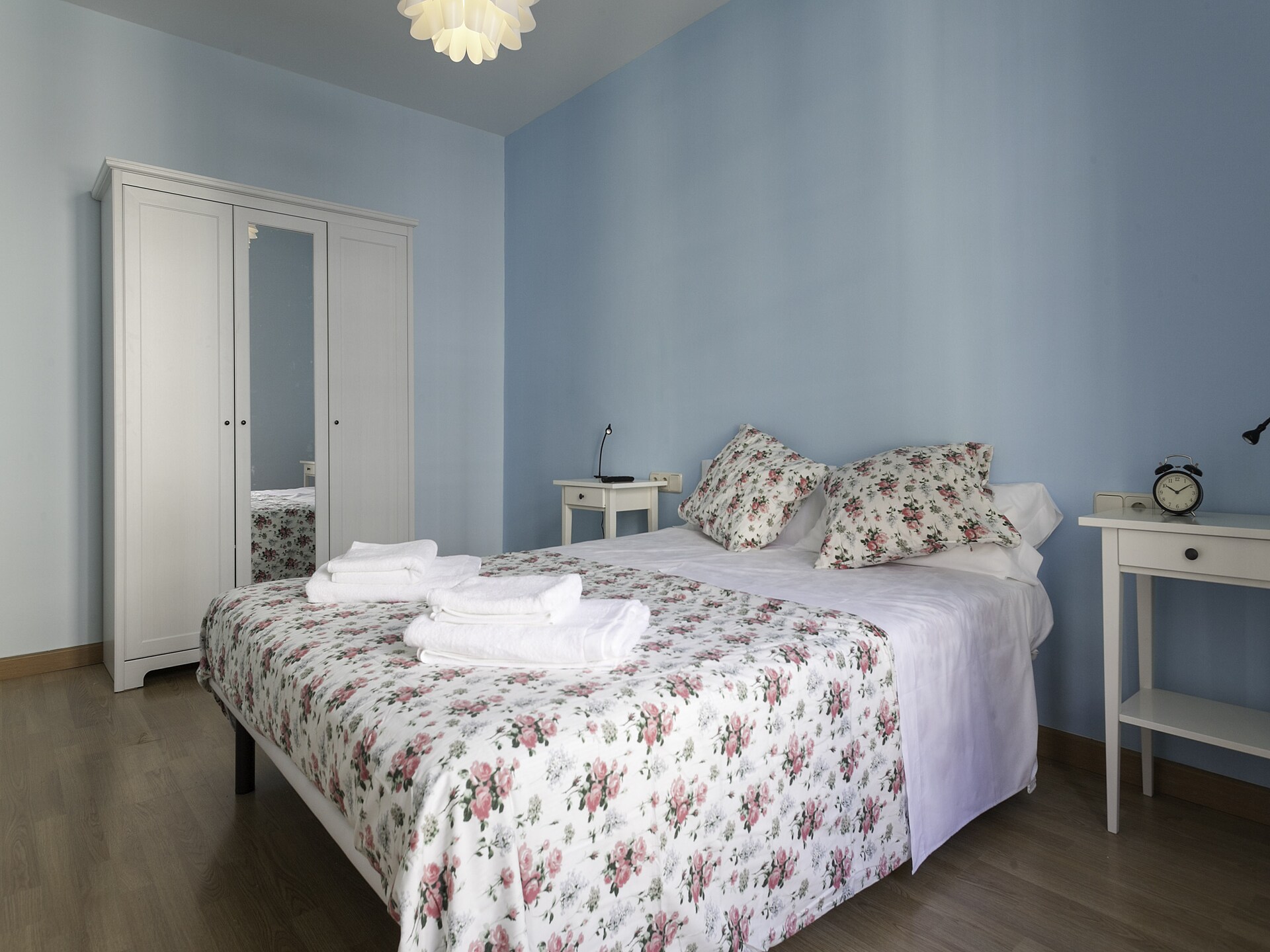 Authentiek Appartement aan Rambla Paris, 4 Slaapkamers, Vlakbij Zee - foto 15