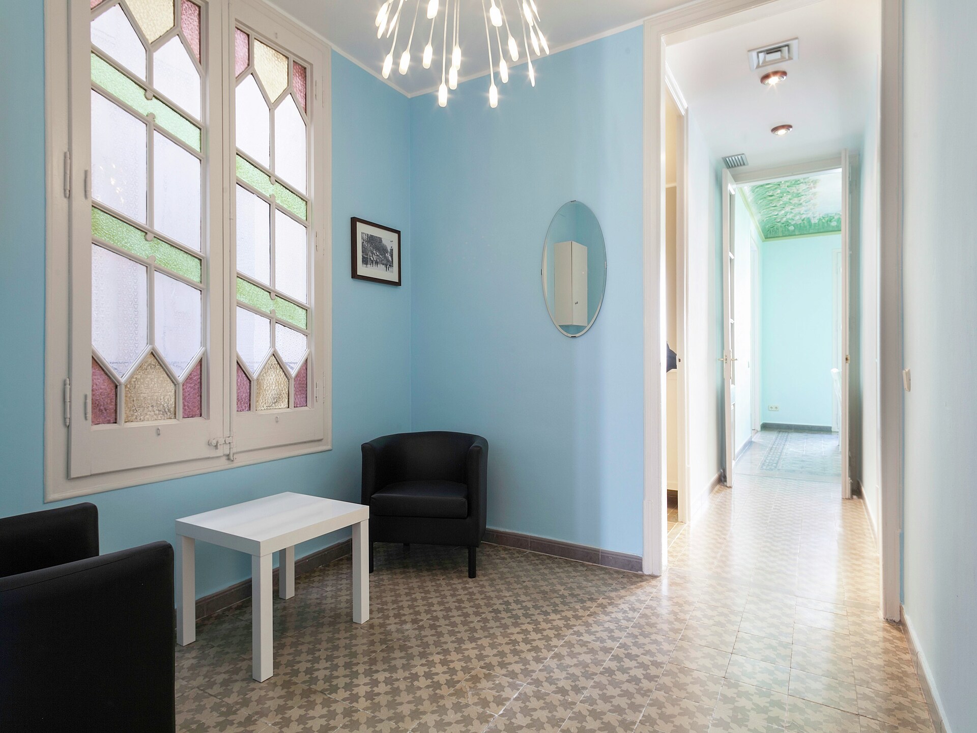 Authentiek Appartement aan Rambla Paris, 4 Slaapkamers, Vlakbij Zee - foto 3