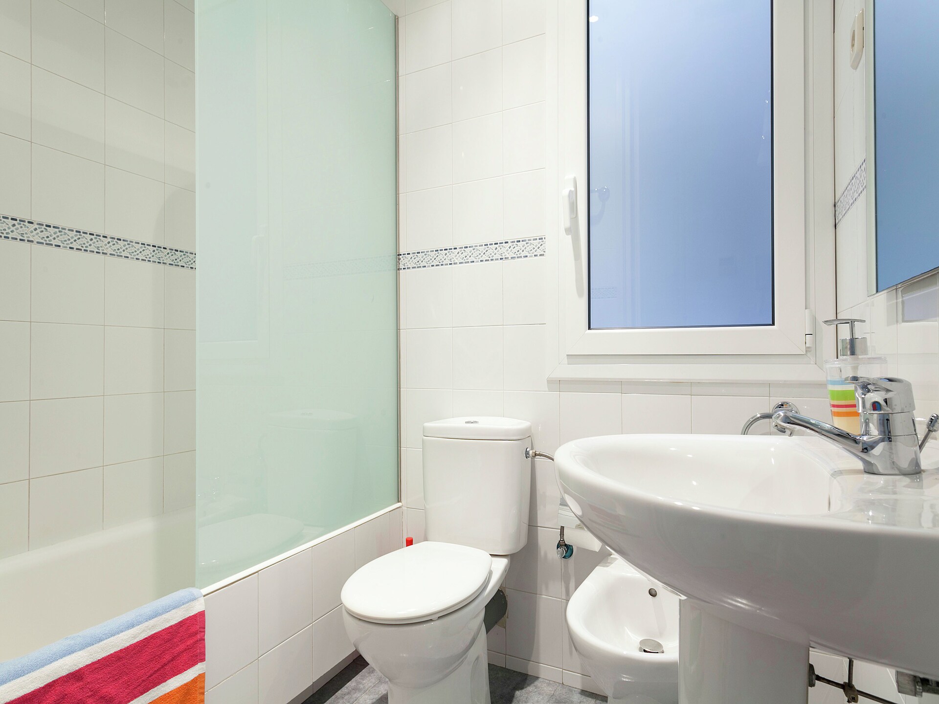 Authentiek Appartement aan Rambla Paris, 4 Slaapkamers, Vlakbij Zee - foto 21