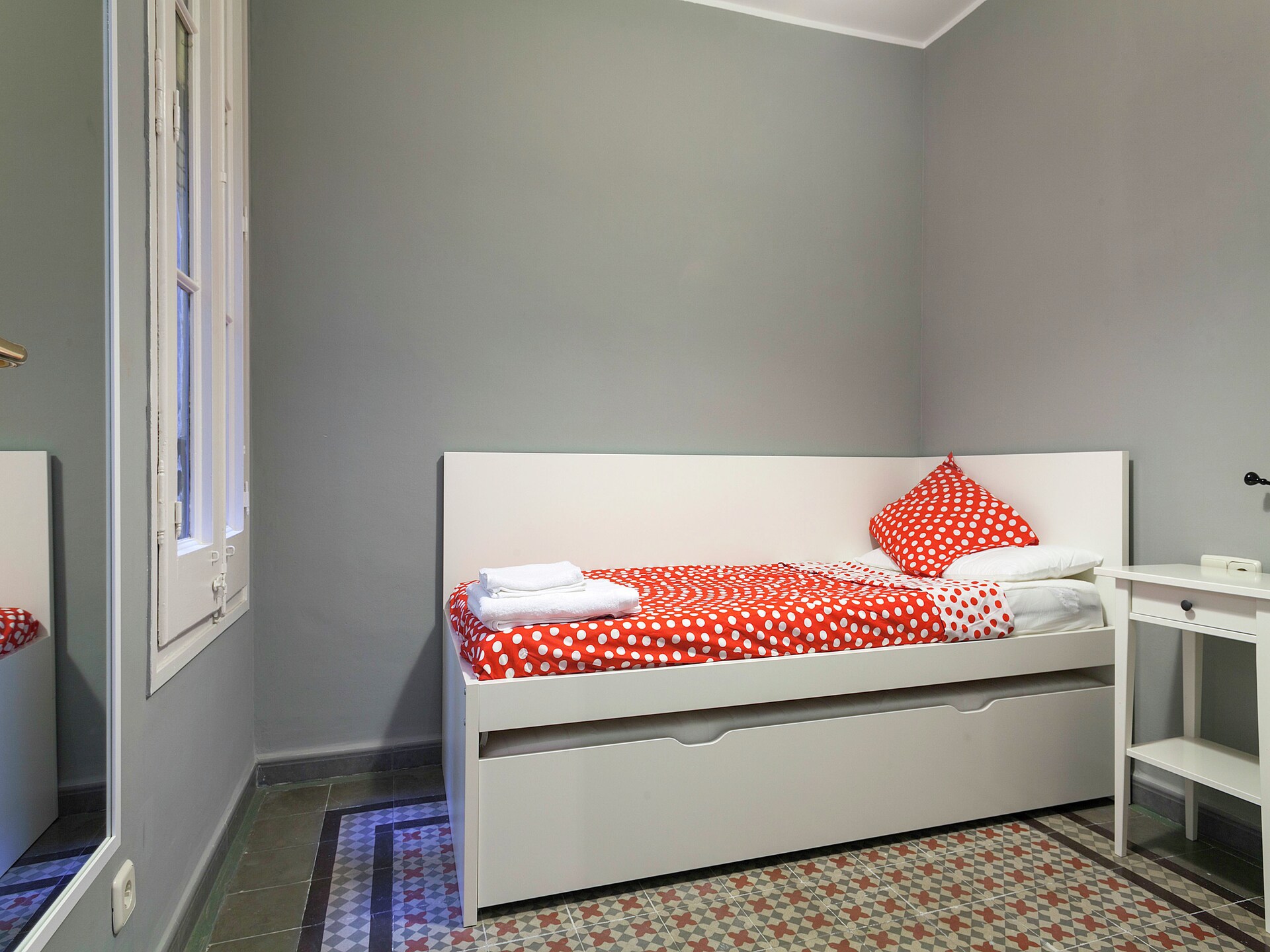 Authentiek Appartement aan Rambla Paris, 4 Slaapkamers, Vlakbij Zee - foto 17