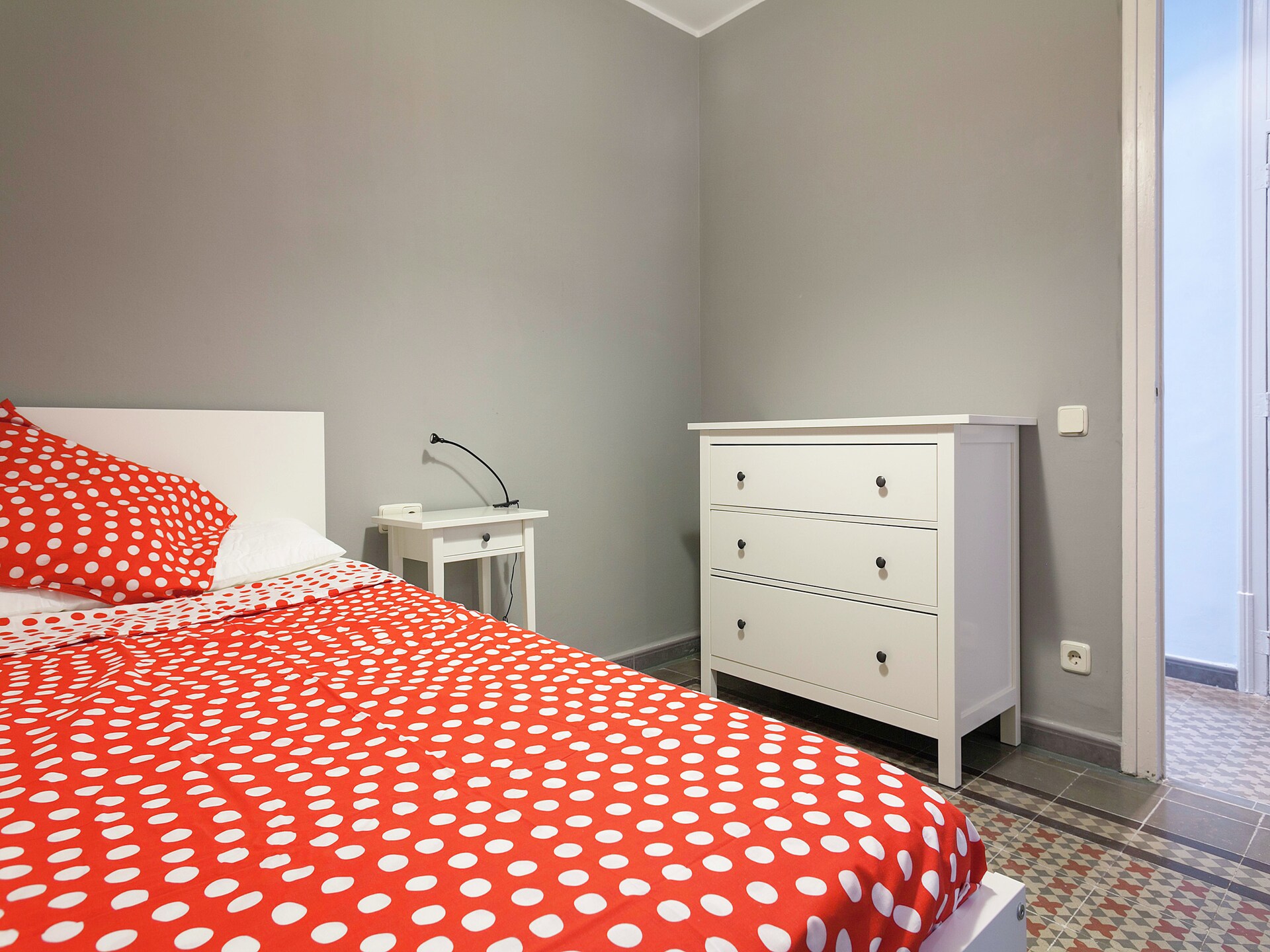 Authentiek Appartement aan Rambla Paris, 4 Slaapkamers, Vlakbij Zee - foto 18