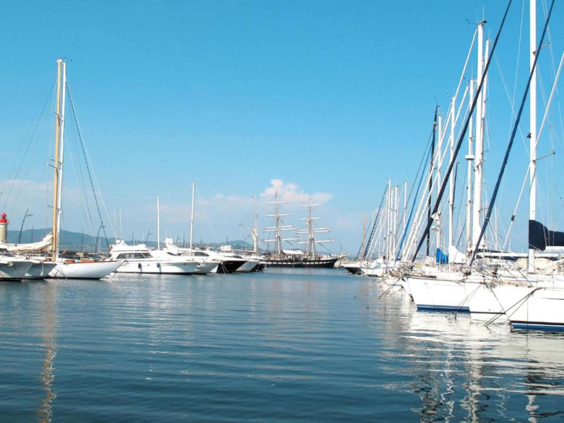 Op 400 m van het strand: Luxe villa met privézwembad in Saint Tropez - foto 31