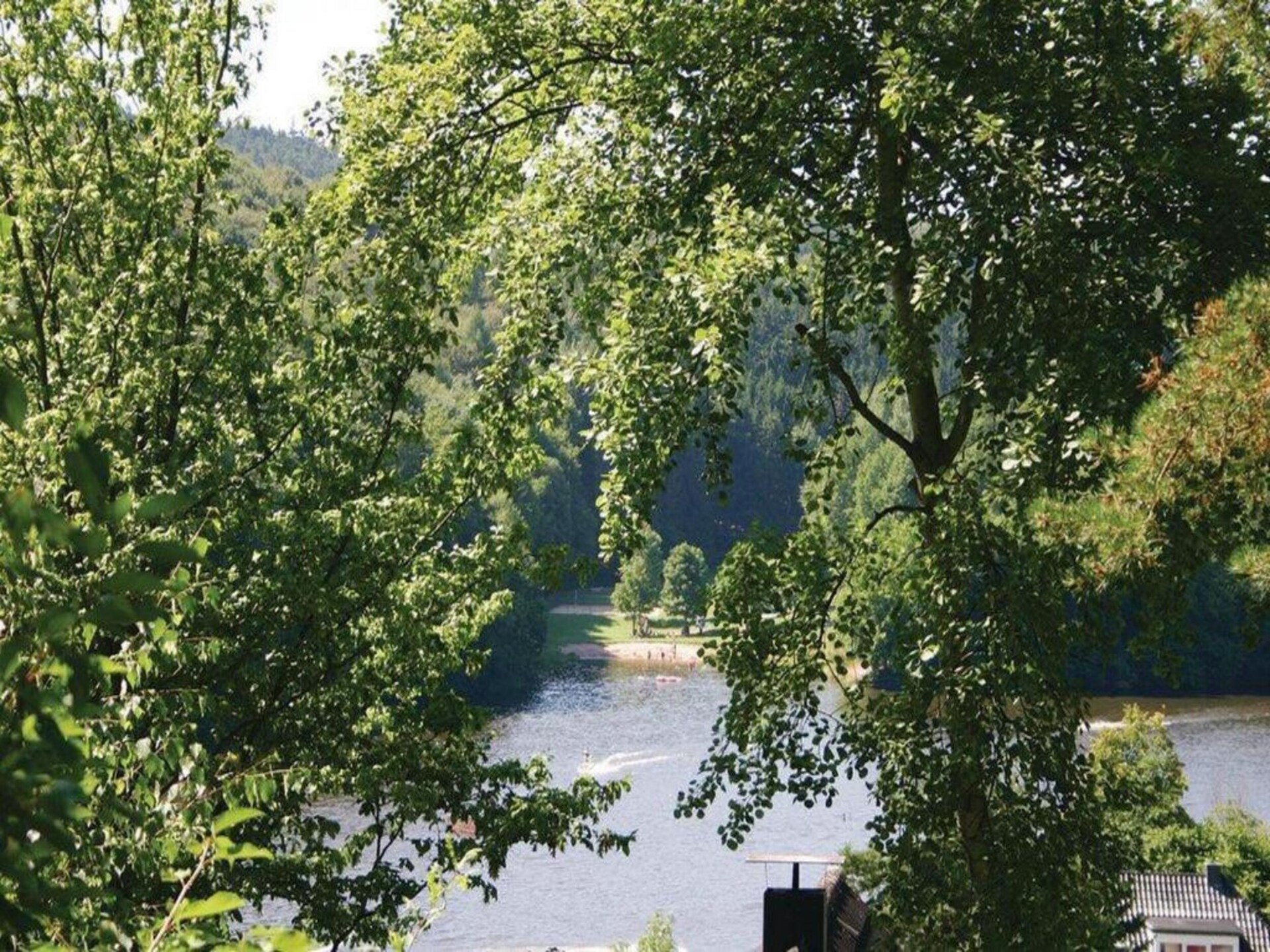 Vrijstaand vakantiehuis in het bos bij Kirchheim, vlakbij meer en golfbaan - foto 33