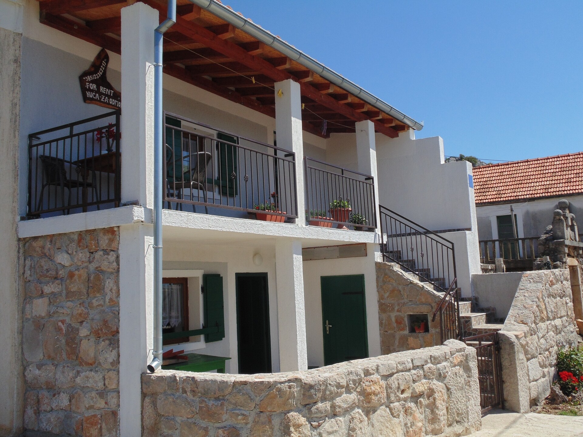 Stenen vakantiehuis aan de rand van Nationaal Park Paklenica - foto 7