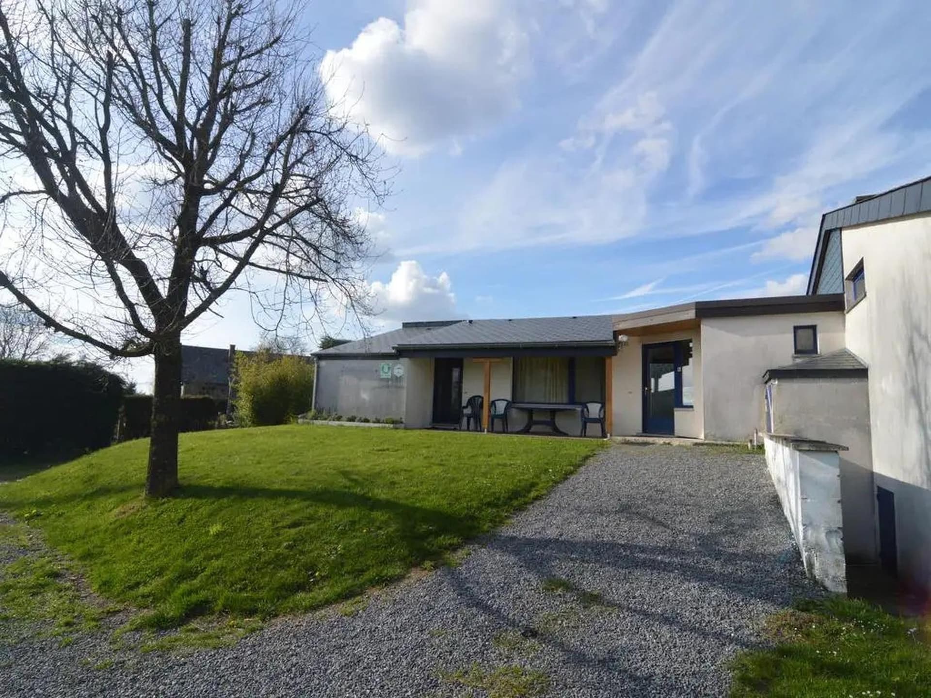Op 1 km van het centrum: gelijkvloers landhuis in Purnode (Dinant) - foto 2