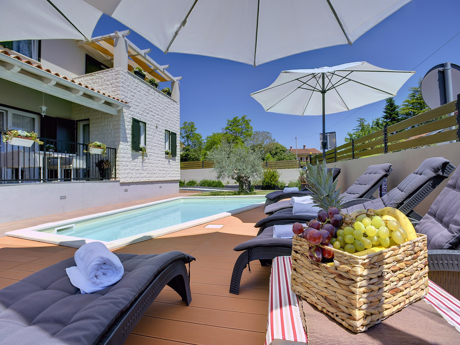 Moderne villa met privézwembad nabij Pula, 3 km van strand - foto 3