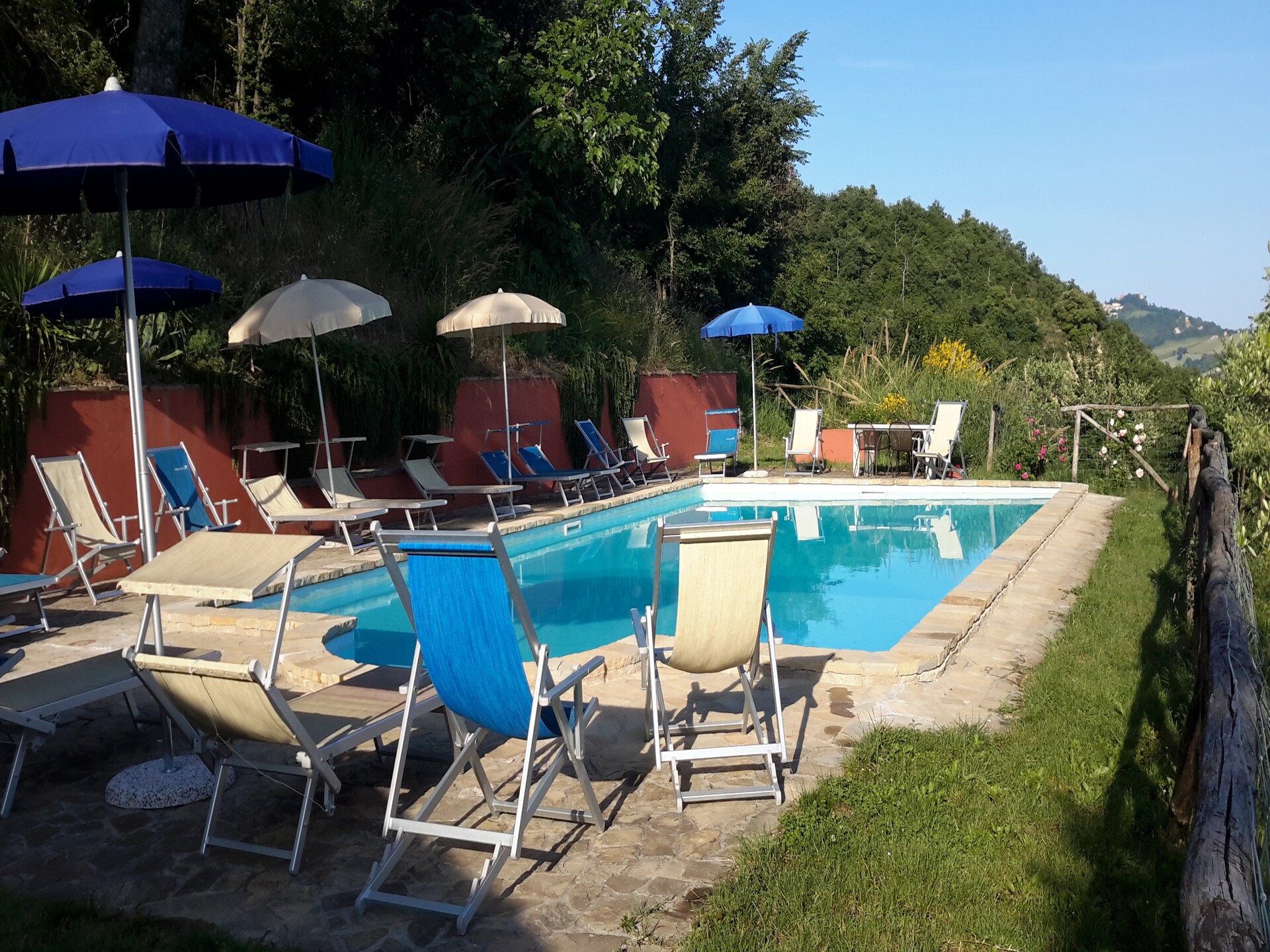 Landhuis met privézwembad in de heuvels van Monte San Martino - foto 9