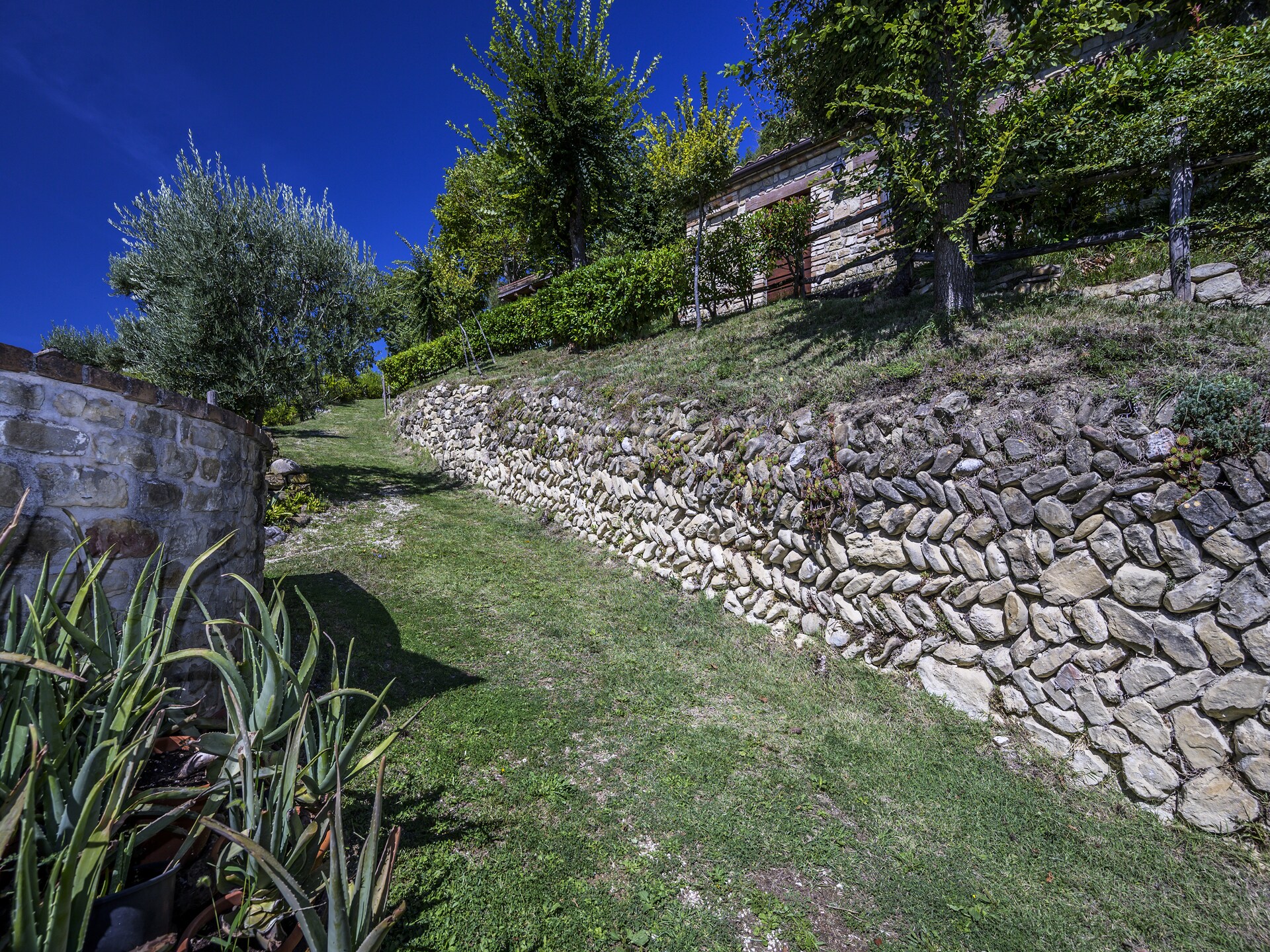Landhuis met privézwembad in de heuvels van Monte San Martino - foto 31