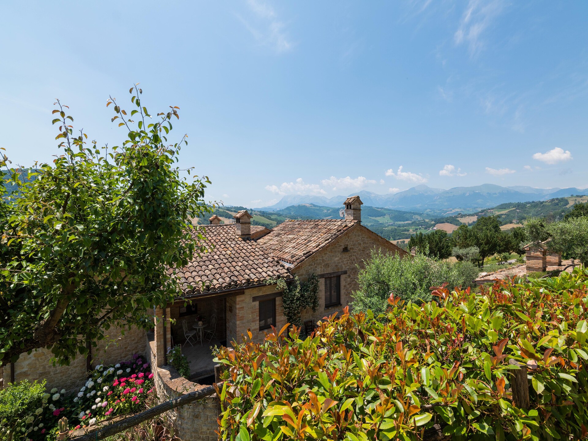 Landhuis met privézwembad in de heuvels van Monte San Martino - foto 32