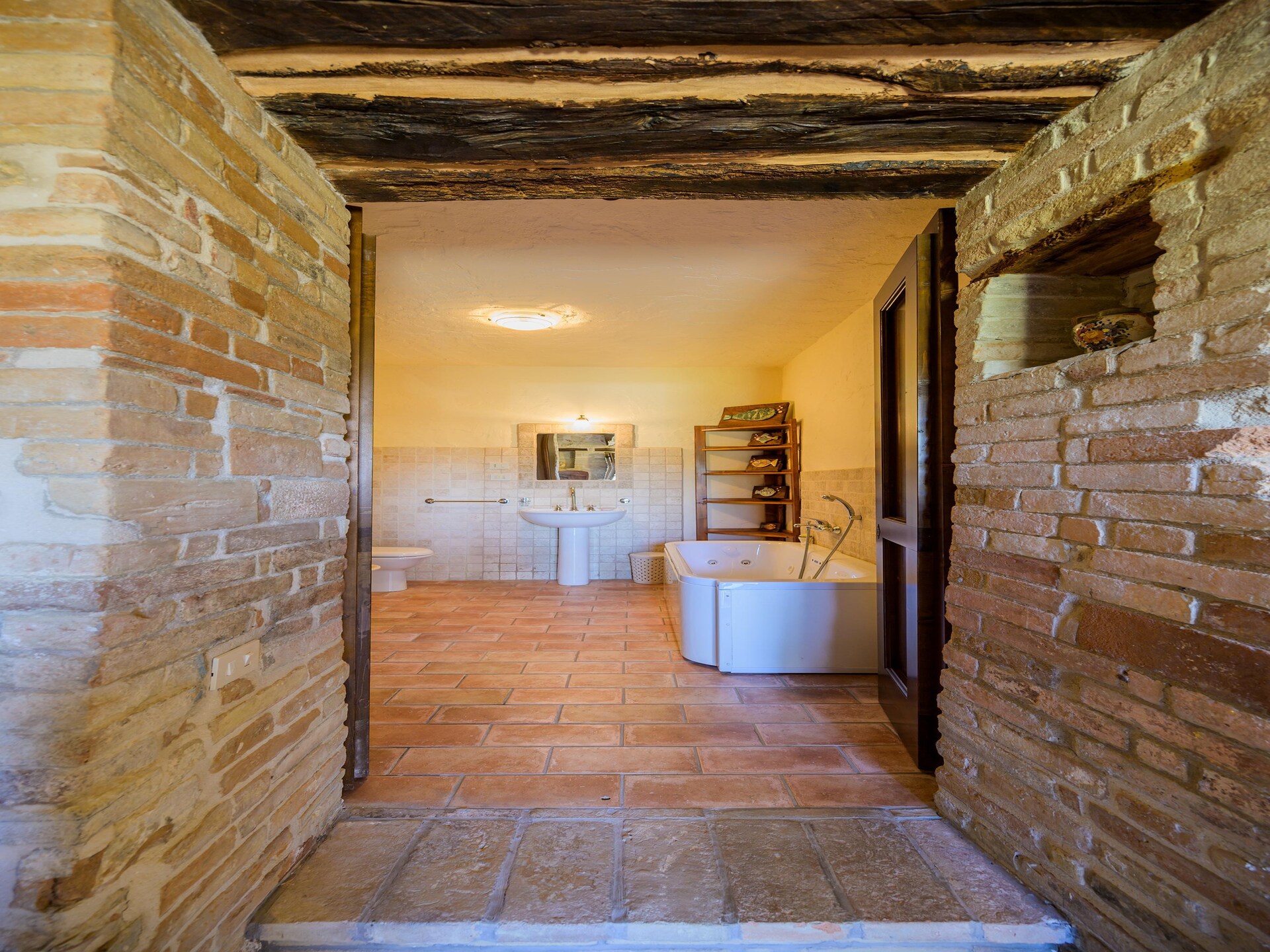 Landhuis met privézwembad in de heuvels van Monte San Martino - foto 23
