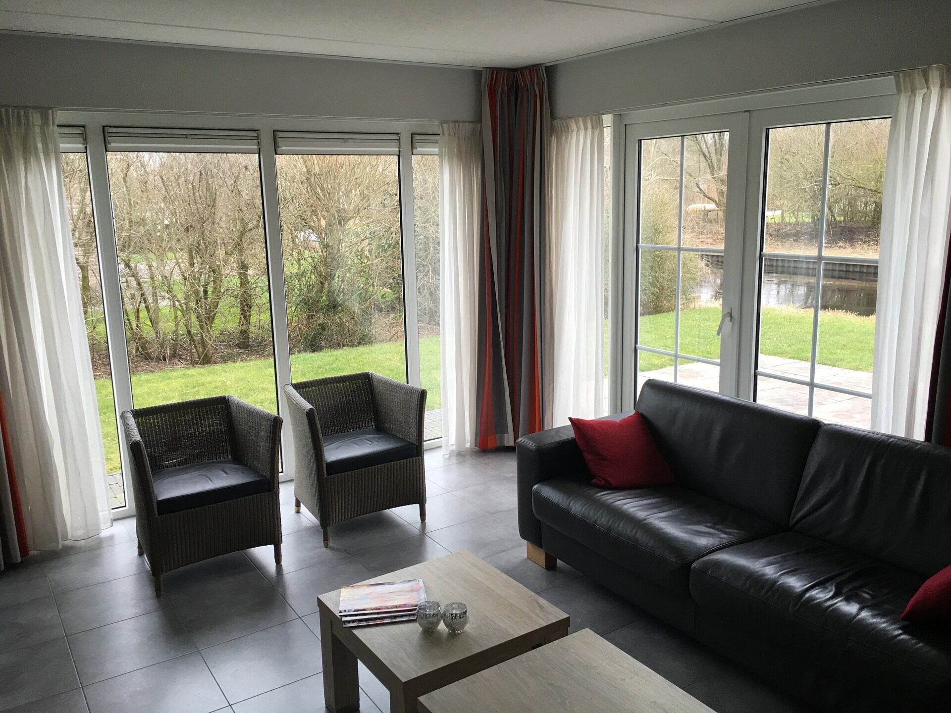 Luxe wellness bungalow aan het meer in Nationaal Park De Alde Feanen - foto 2