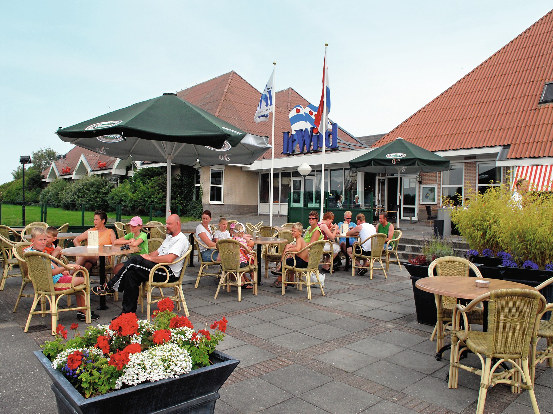 Luxe wellness bungalow aan het meer in Nationaal Park De Alde Feanen - foto 13
