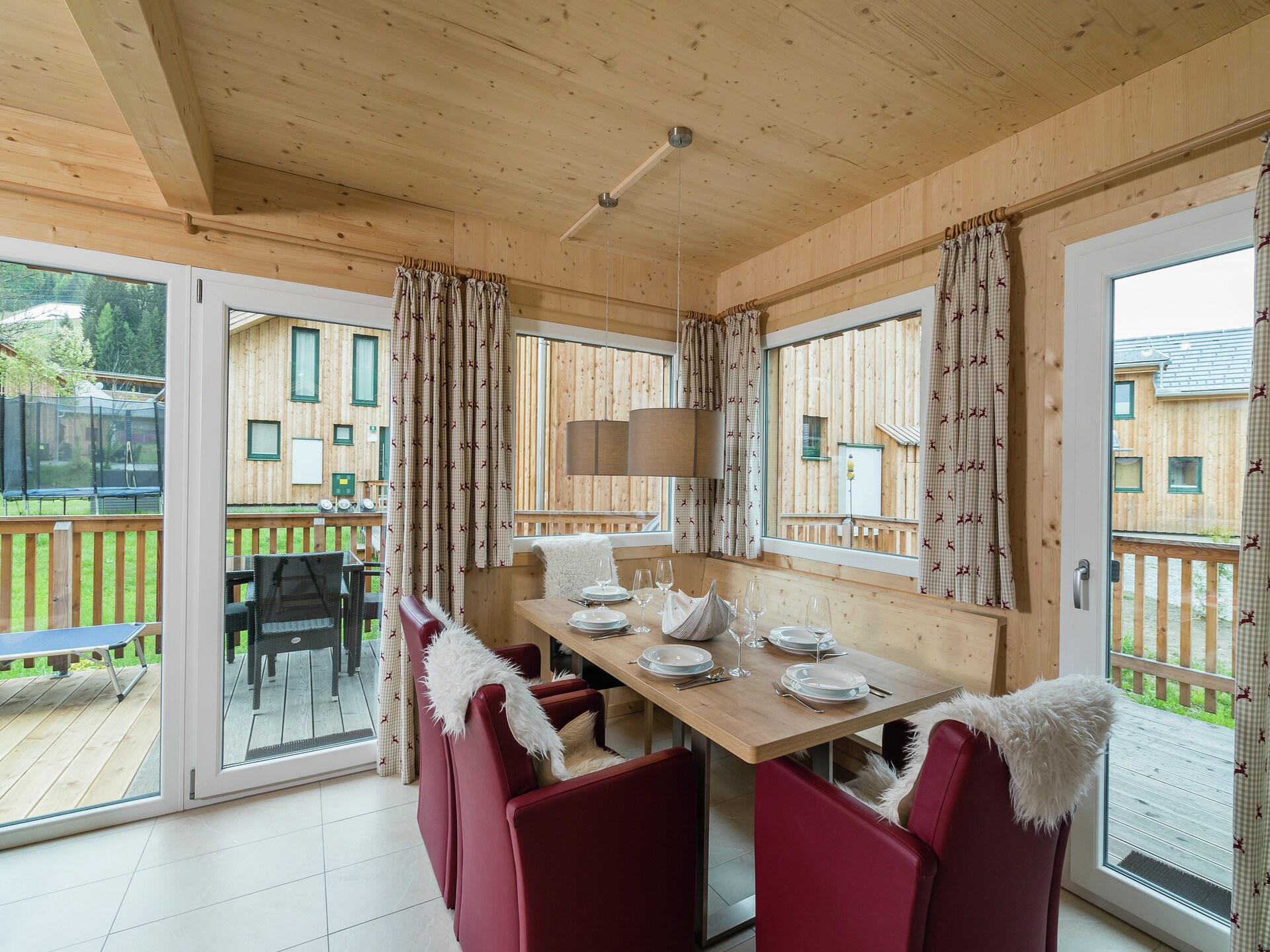 Luxe houten chalet aan de piste met privé jacuzzi en sauna - foto 14