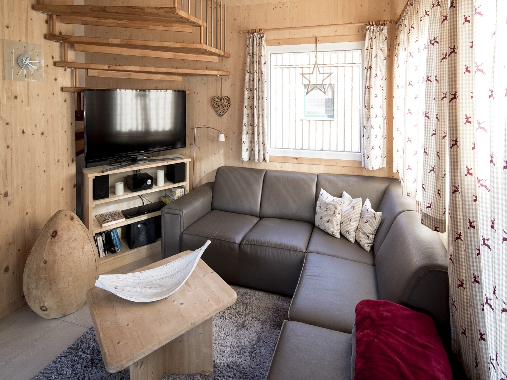 Luxe houten chalet aan de piste met privé jacuzzi en sauna - foto 13