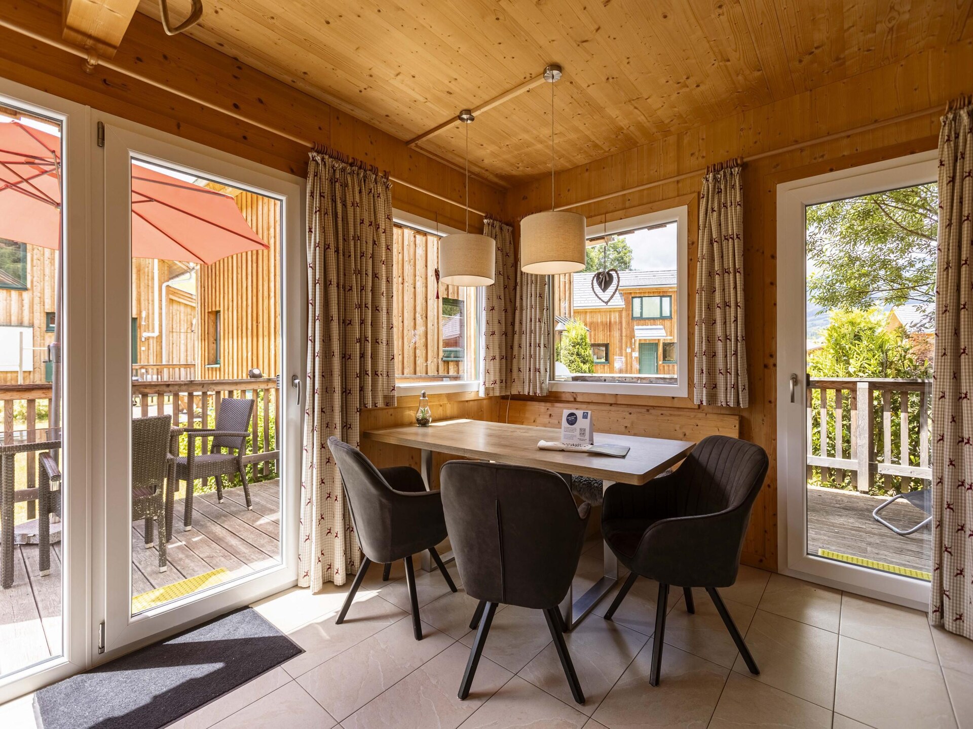 Luxe houten chalet aan de piste met privé jacuzzi en sauna - foto 15
