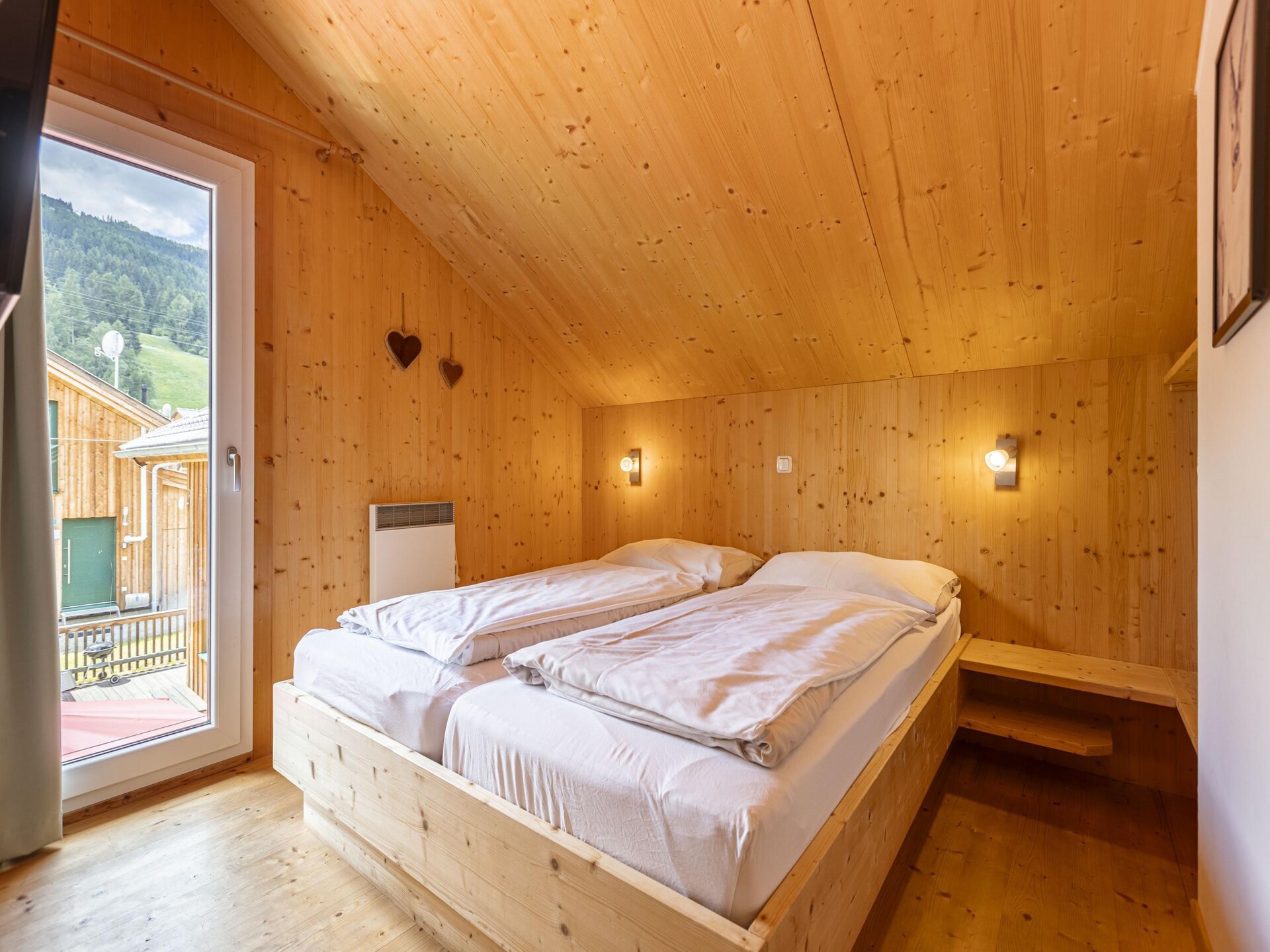 Luxe houten chalet aan de piste met privé jacuzzi en sauna - foto 2