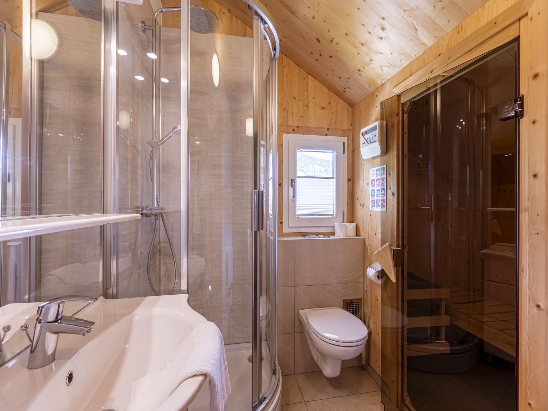 Luxe houten chalet aan de piste met privé jacuzzi en sauna - foto 22
