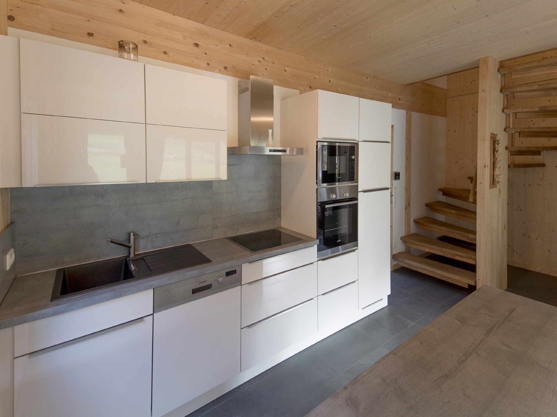 Chalet 25a: Ruim vrijstaand chalet voor 9 personen direct aan de piste - foto 8