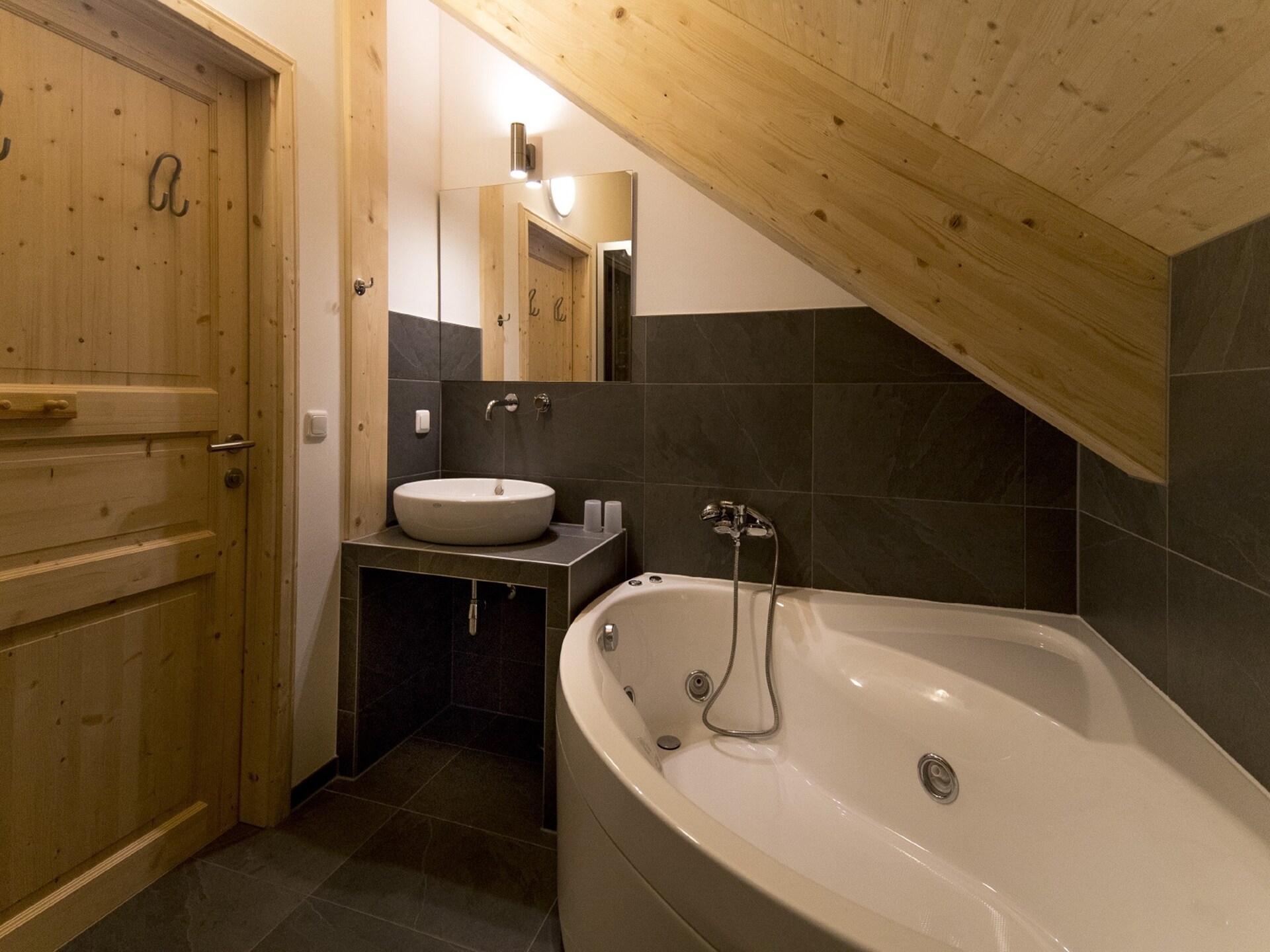 Chalet 25a: Ruim vrijstaand chalet voor 9 personen direct aan de piste - foto 14
