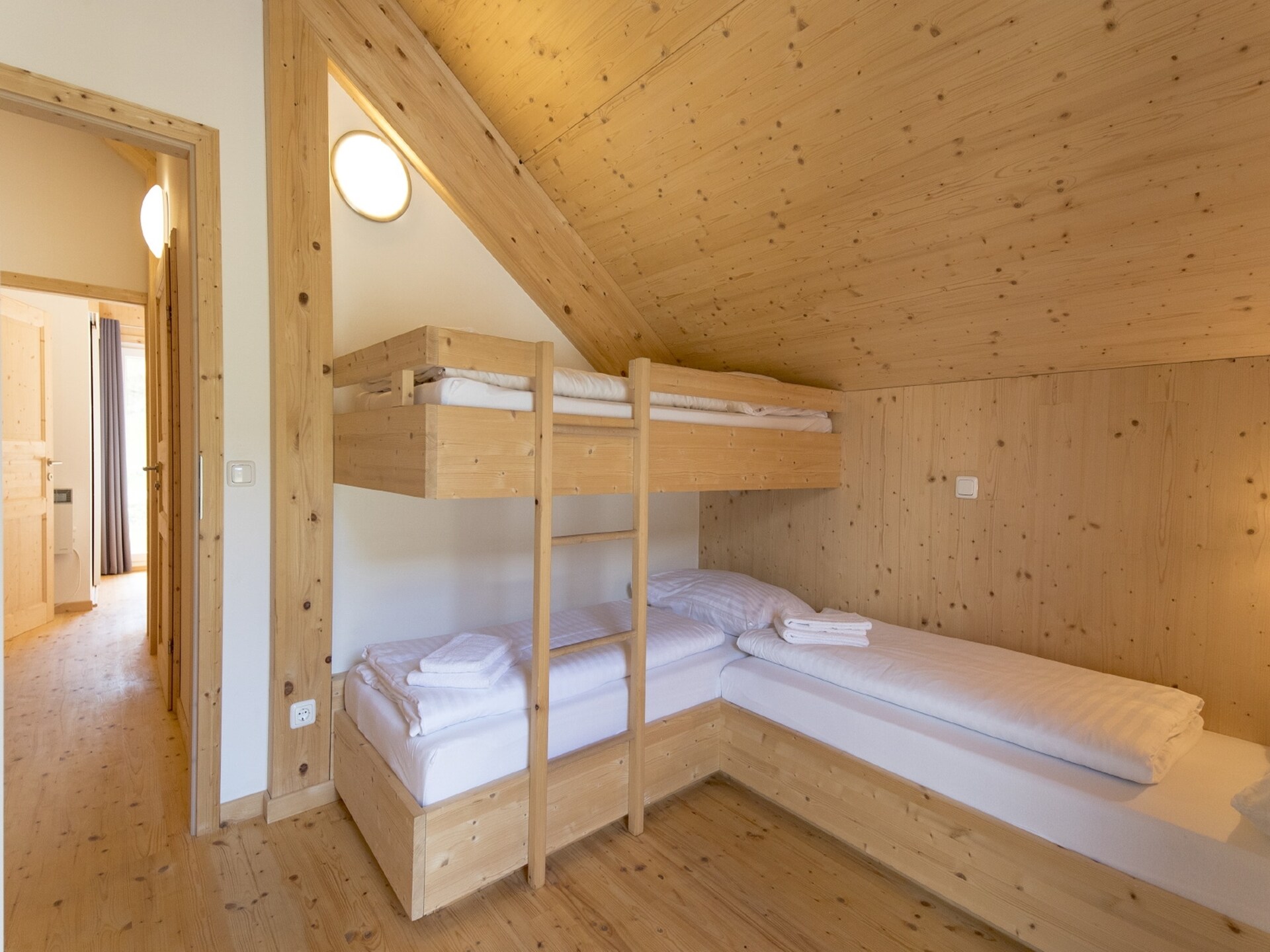 Chalet 25a: Ruim vrijstaand chalet voor 9 personen direct aan de piste - foto 11