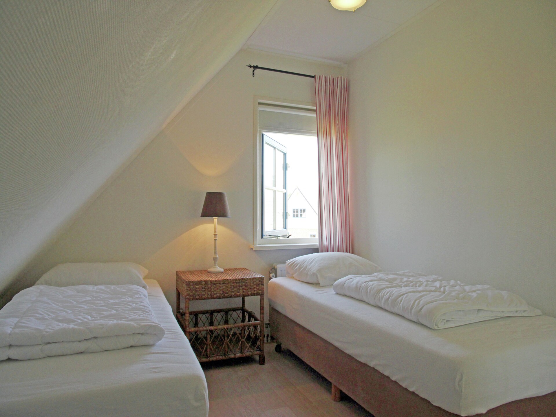 Villa Jean: Vrijstaand vakantiehuis met omheinde tuin in bosrijk Schoorl - foto 12