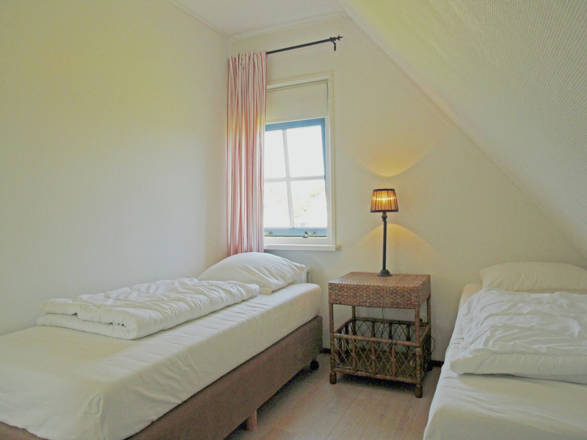 Villa Jean: Vrijstaand vakantiehuis met omheinde tuin in bosrijk Schoorl - foto 13