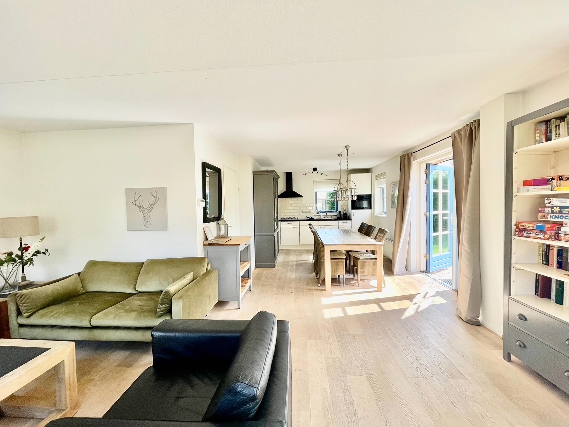 Villa Jean: Vrijstaand vakantiehuis met omheinde tuin in bosrijk Schoorl - foto 9