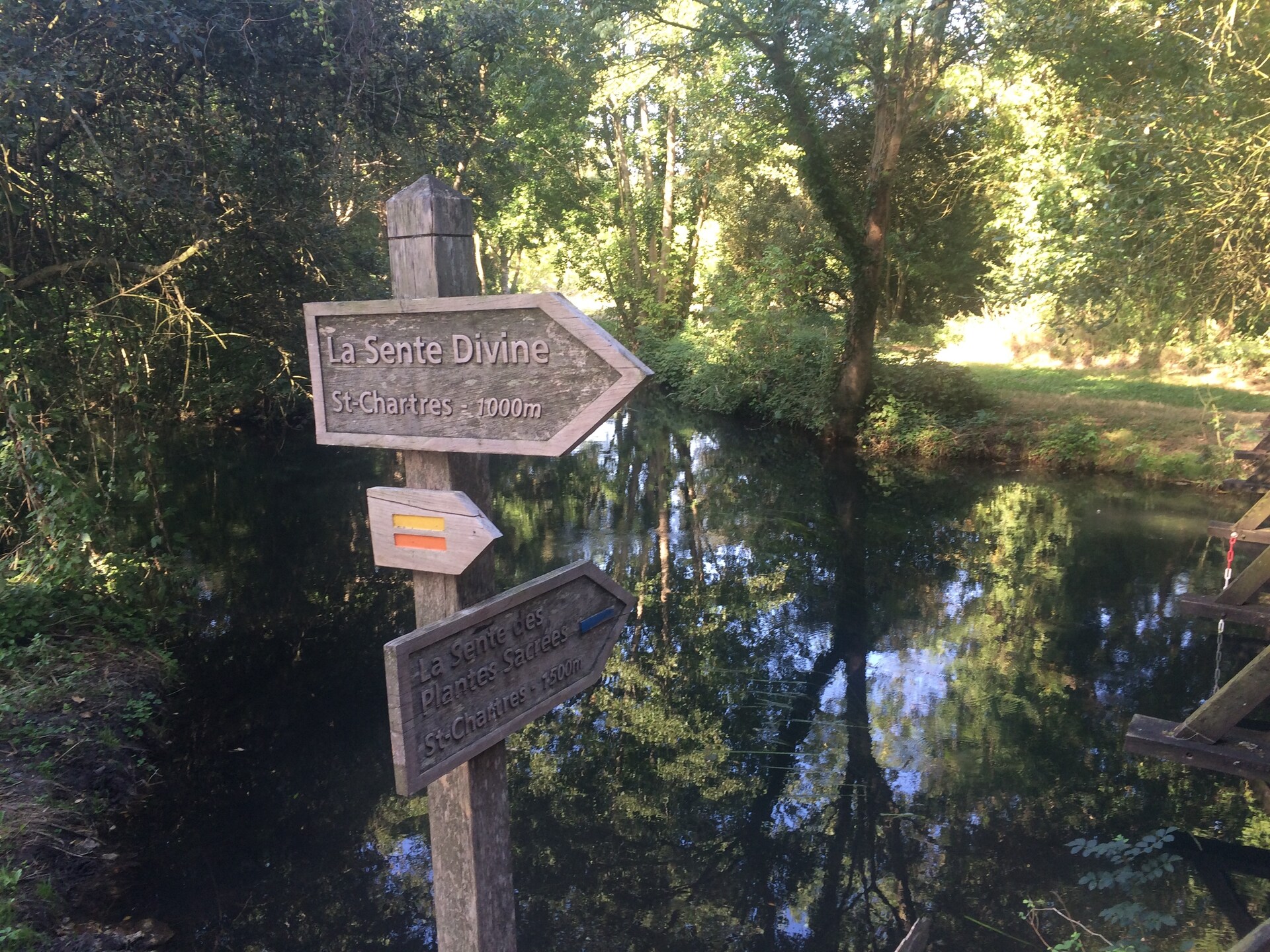 Authentiek landhuis met zwembad en tuin in Frontenay-sur-Dive - foto 32