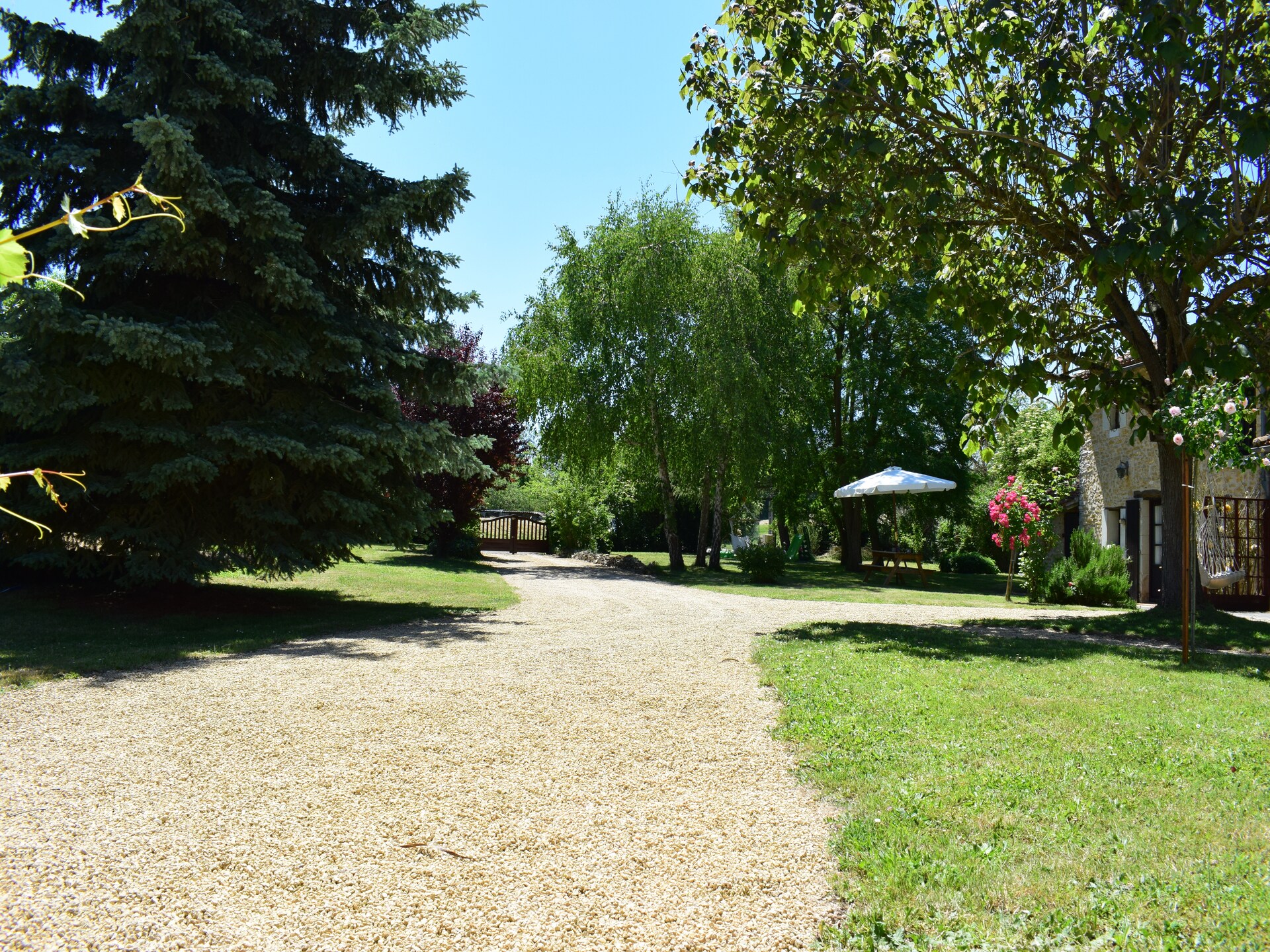 Authentiek landhuis met zwembad en tuin in Frontenay-sur-Dive - foto 22