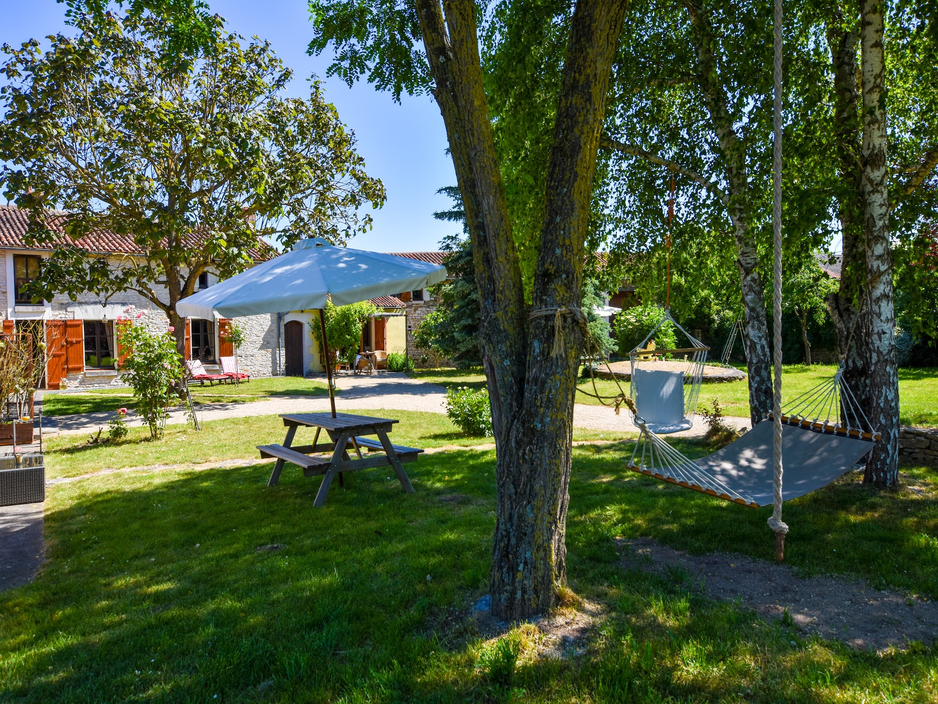 Authentiek landhuis met zwembad en tuin in Frontenay-sur-Dive - foto 20