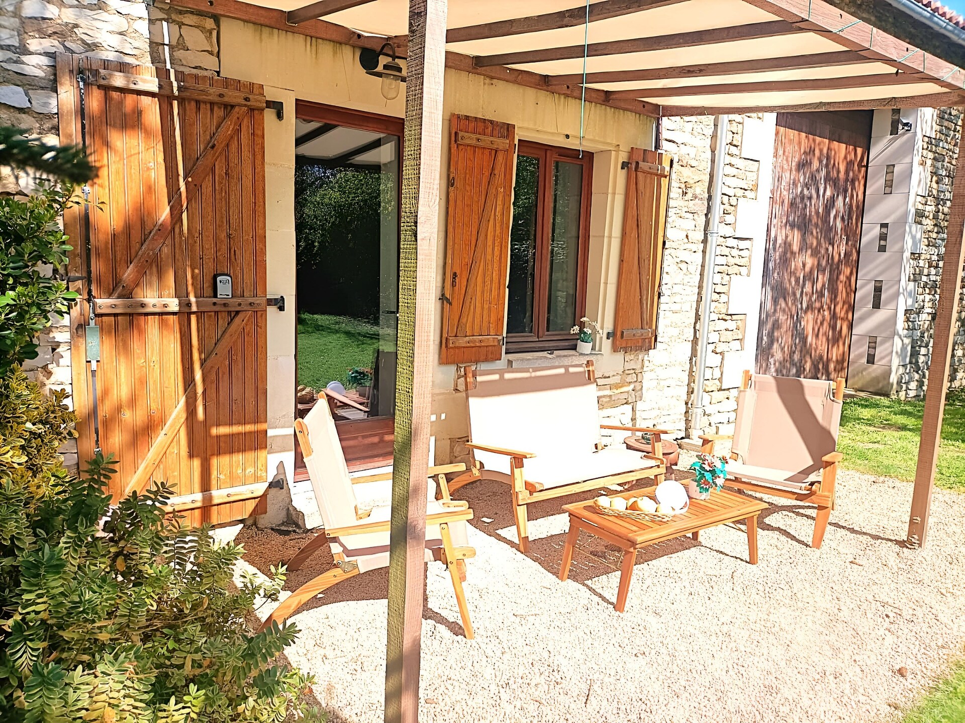 Authentiek landhuis met zwembad en tuin in Frontenay-sur-Dive - foto 26