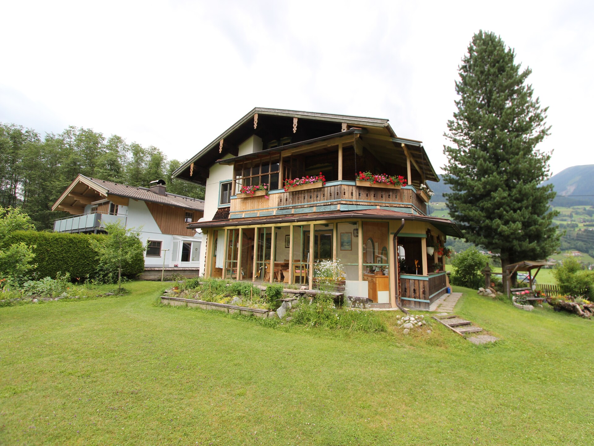 Ruim appartement aan de skipiste en het bos in Neukirchen am Großvenediger - foto 1