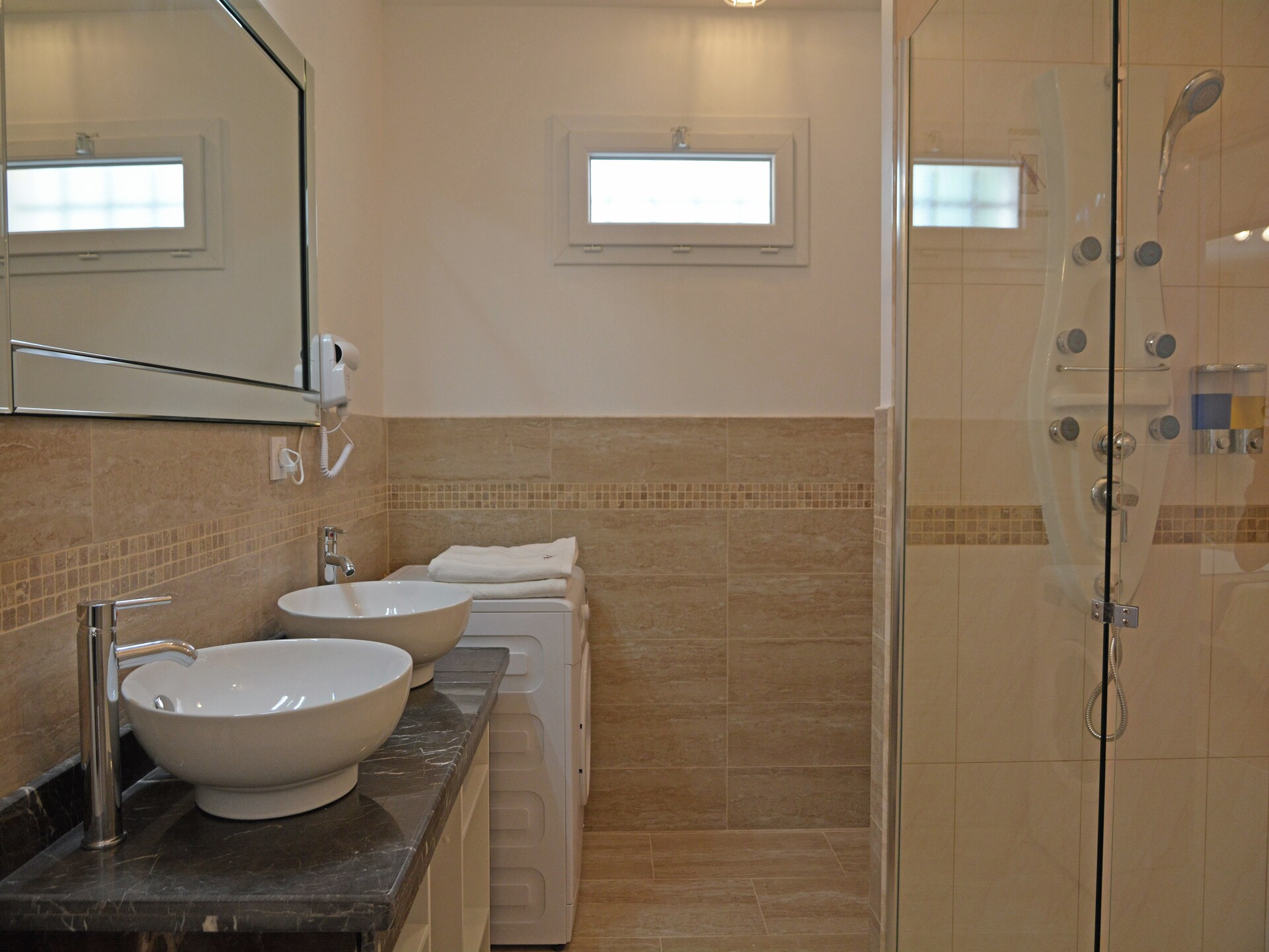 Villa Contempo 6 ex 5: Moderne villa met gemeenschappelijk zwembad in bosrijk Montauroux - foto 23