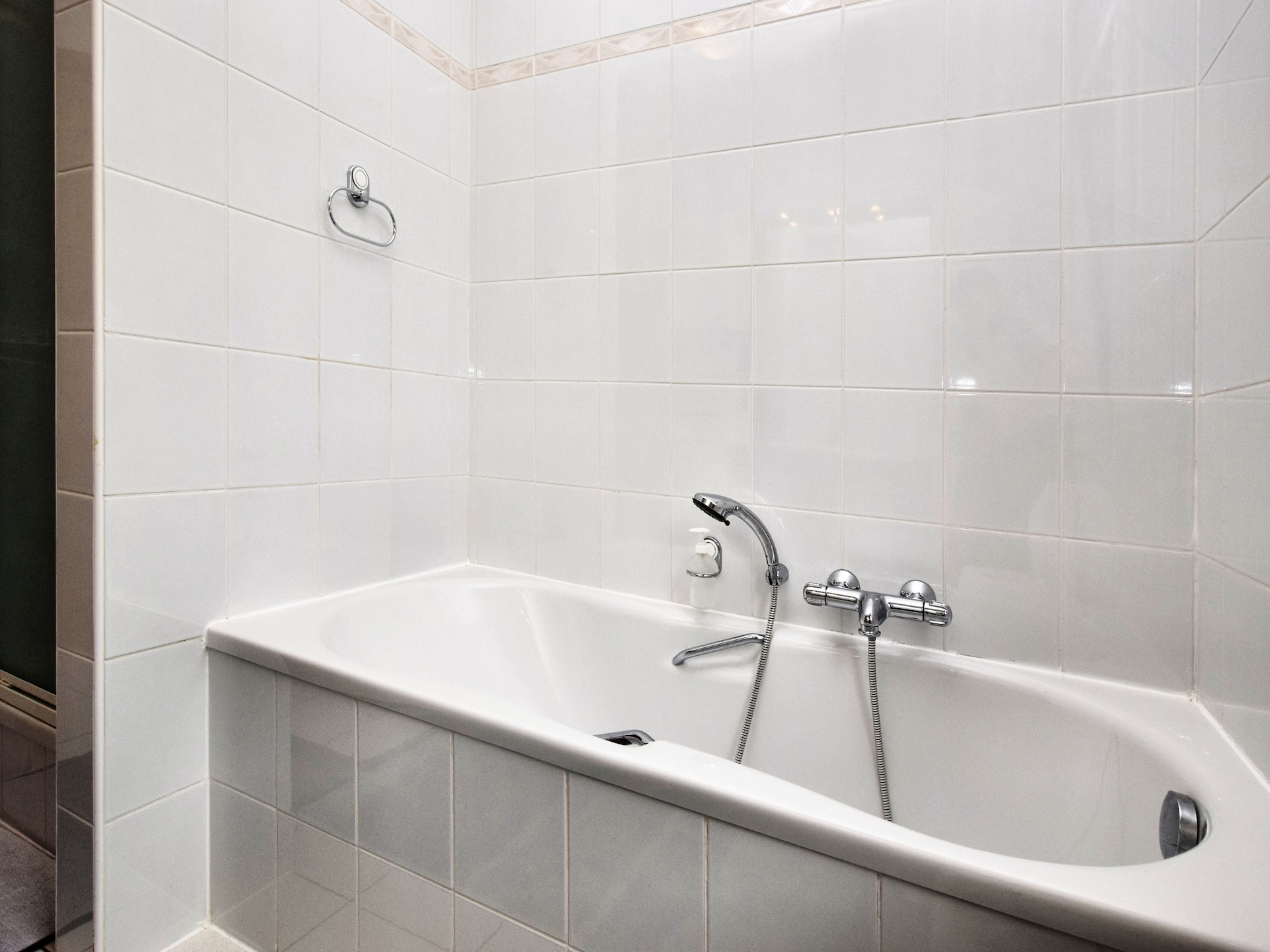 8-persoons vakantiehuis met tuin en vijver in Septon - foto 31