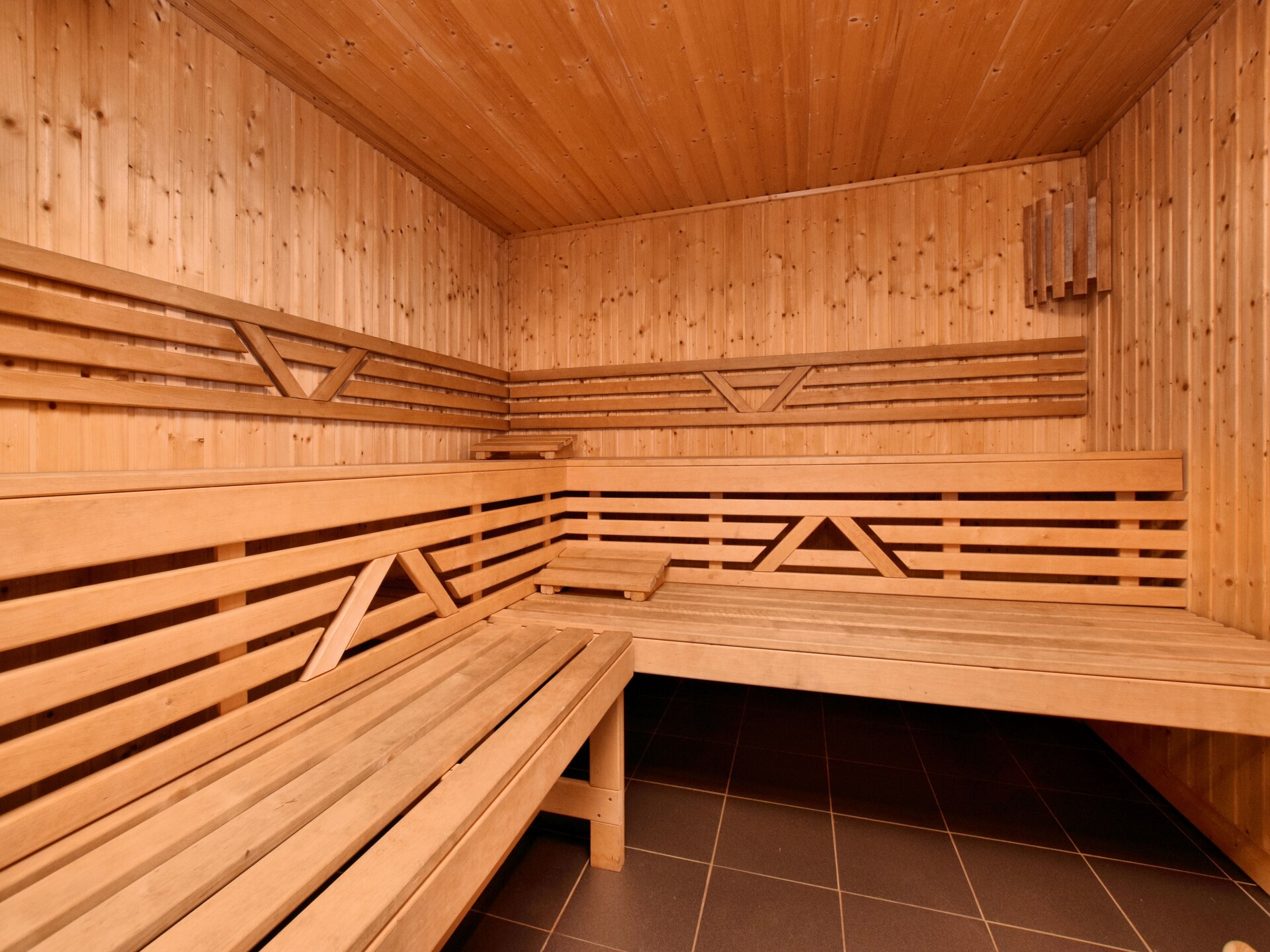 20-persoons vakantiehuis Chiny met sauna, op 1 km van piste en centrum - foto 38